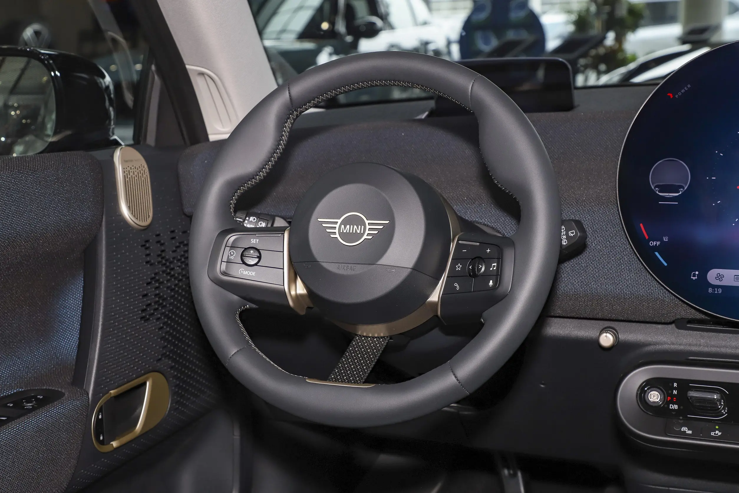 MINI Cooper EV 2024 interior-2
