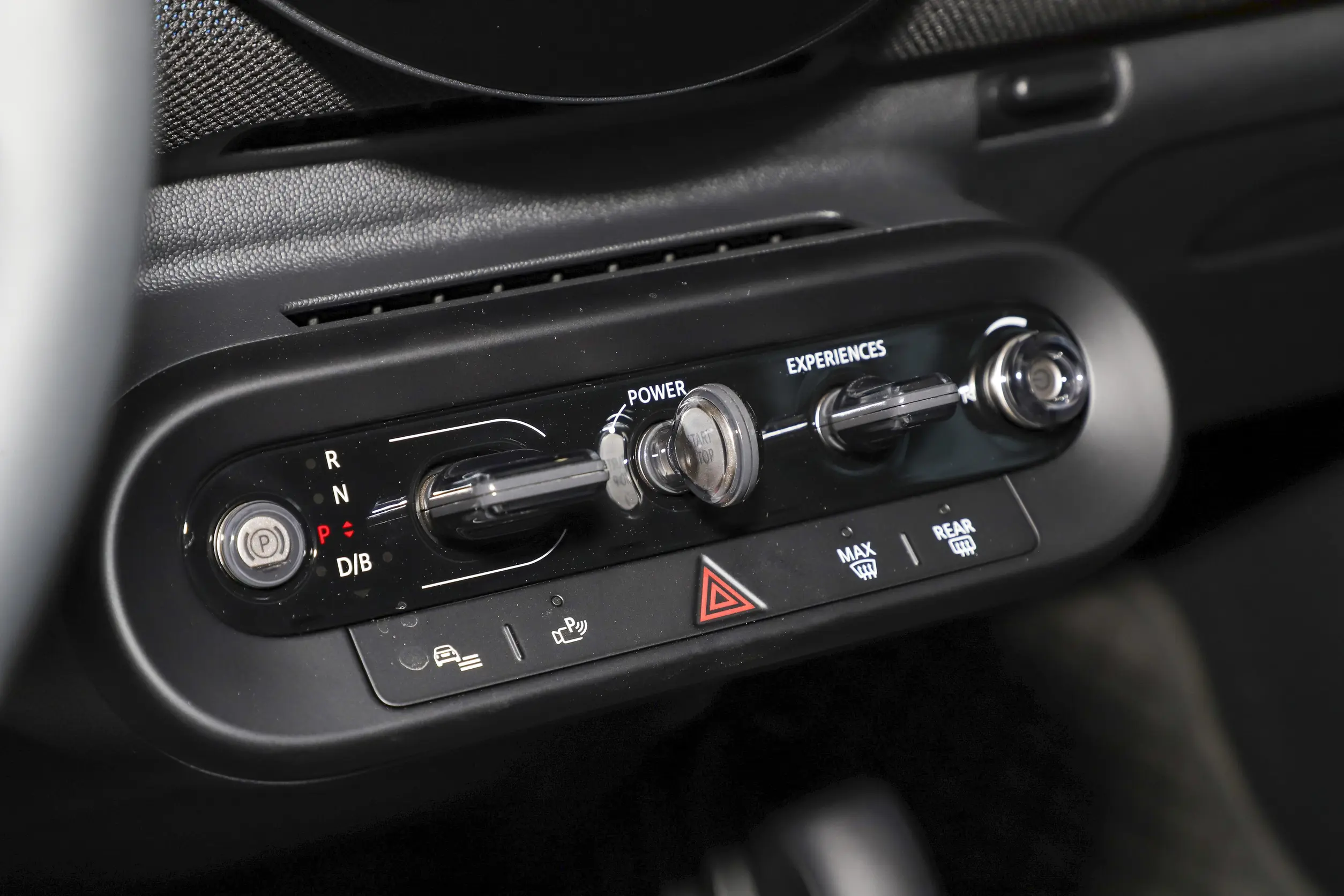 MINI Cooper EV 2024 interior-3