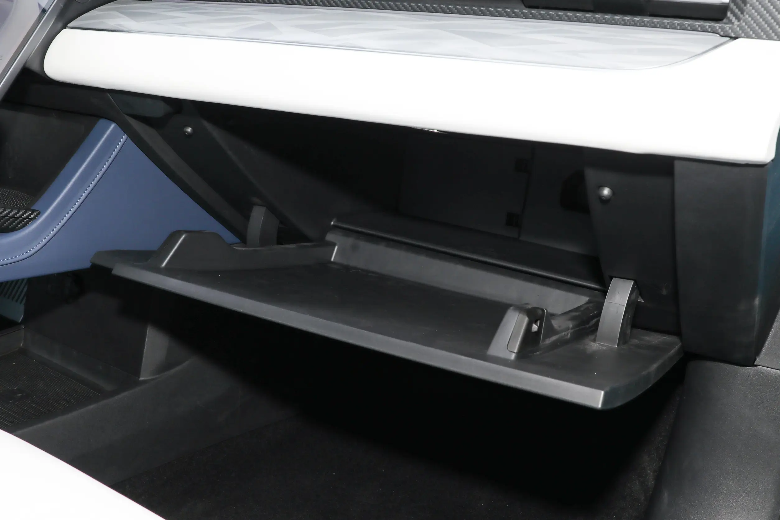 Neta GT 2023 interior-4