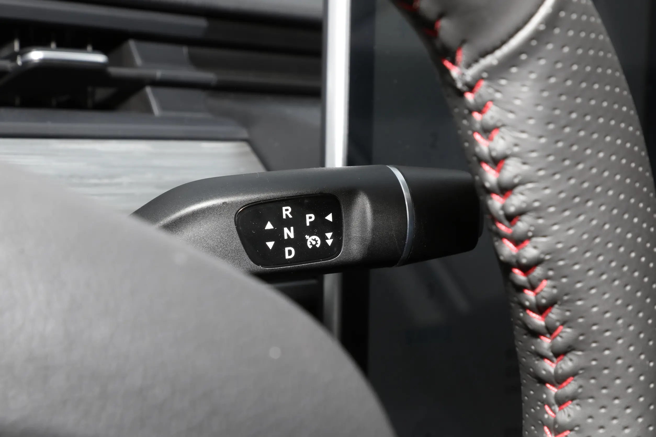 Neta V 2022 interior-3