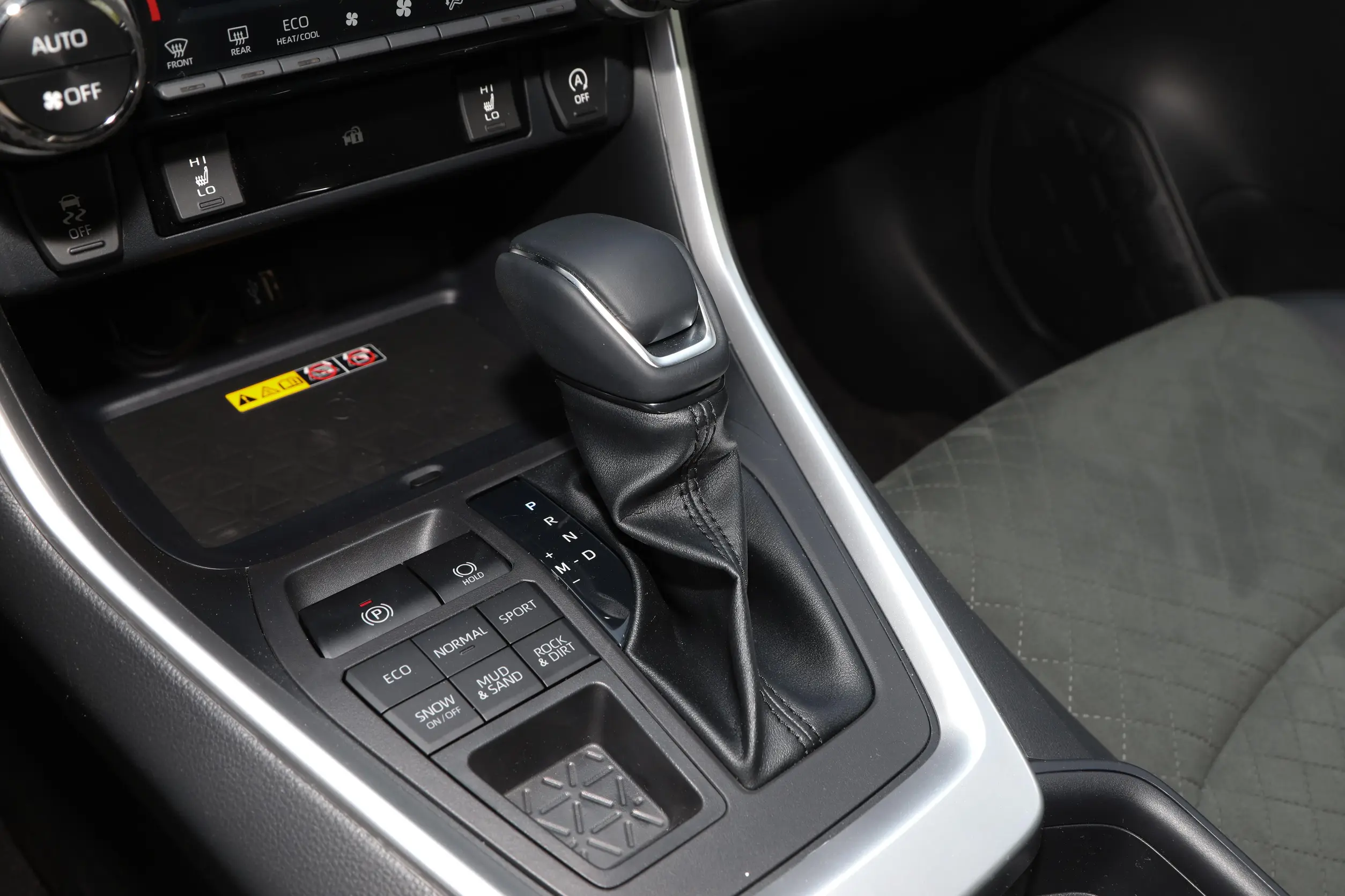 Toyota RAV4 2023 interior-3