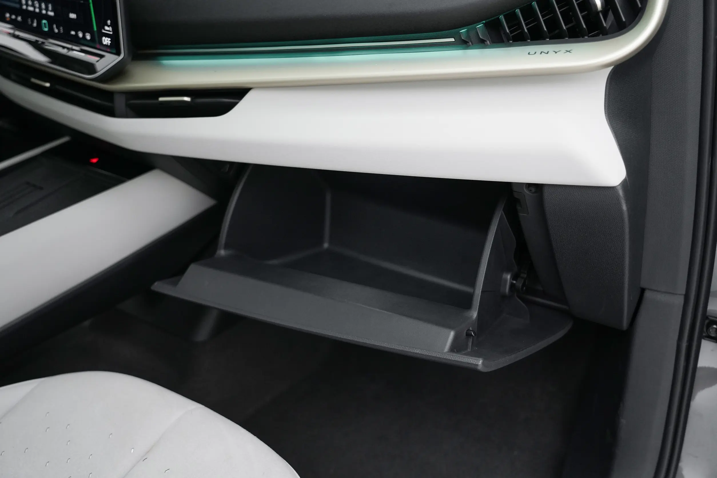 Volkswagen ID. UNYX 2024 interior-4