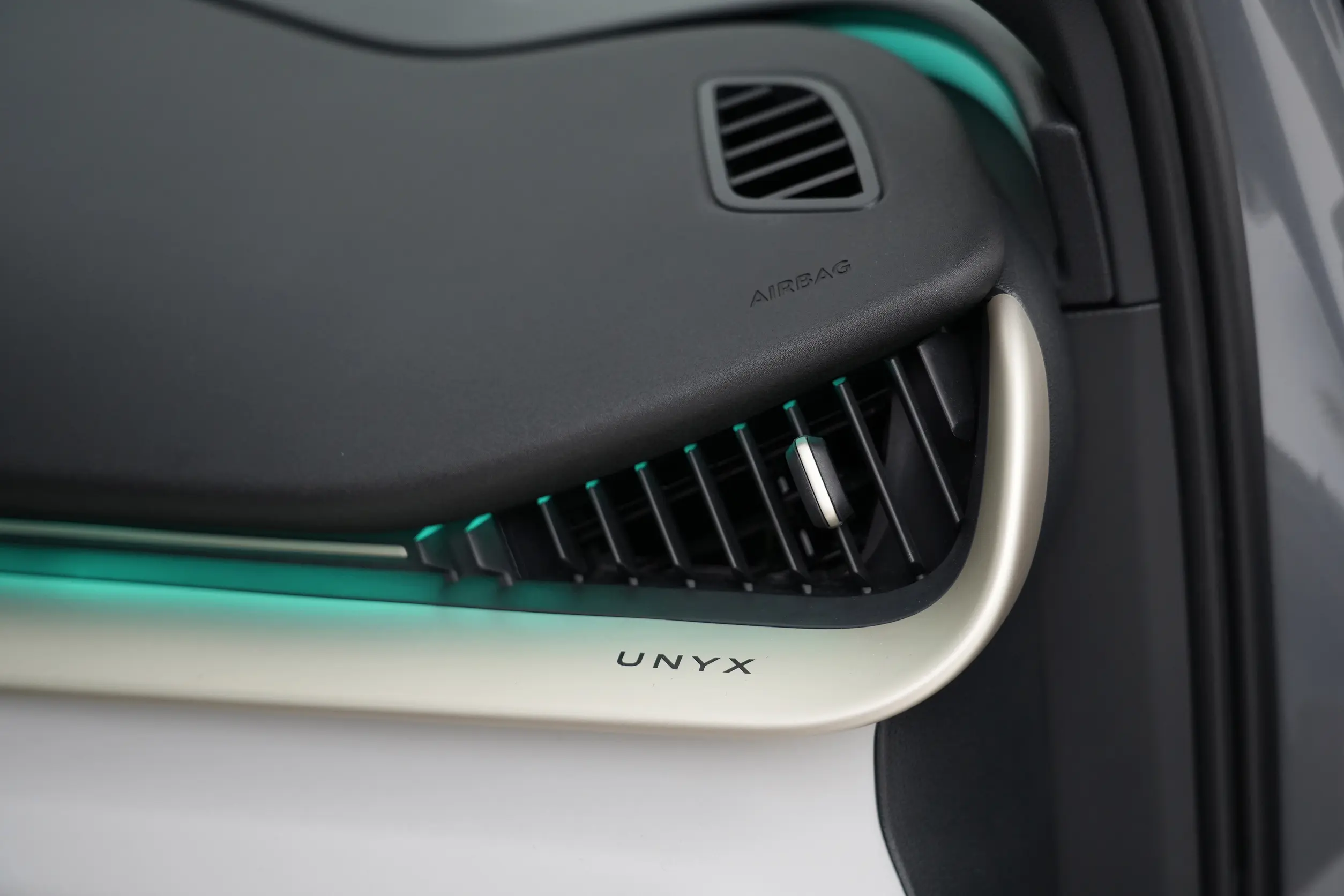 Volkswagen ID. UNYX 2024 picture-8