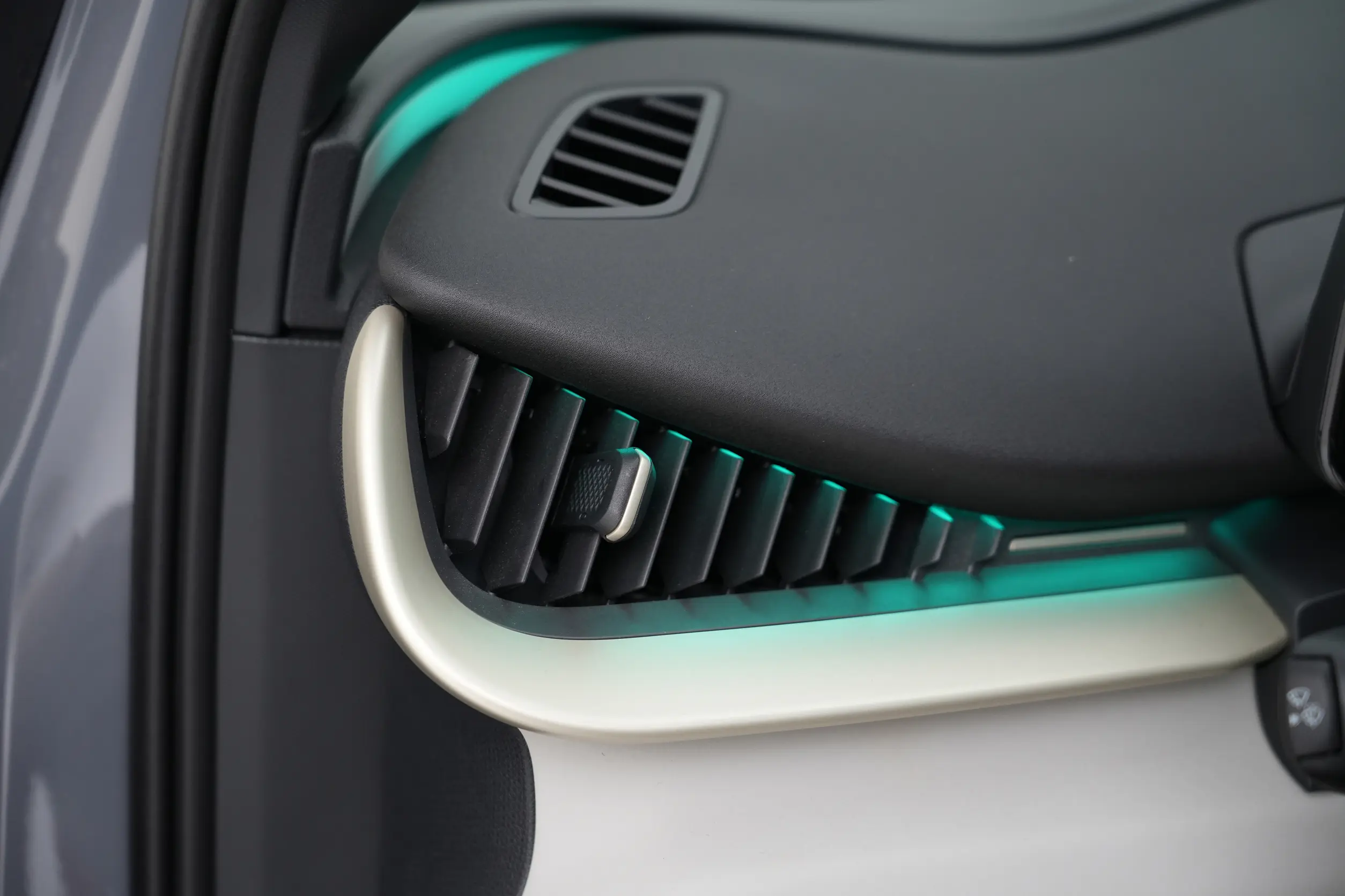 Volkswagen ID. UNYX 2024 picture-9