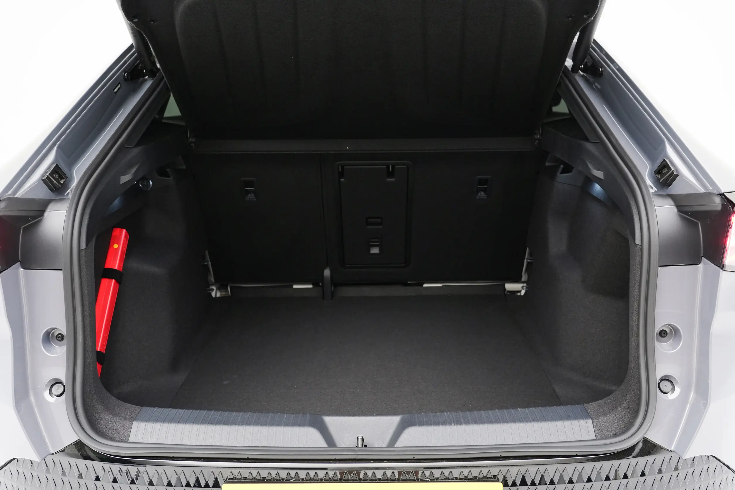 Volkswagen ID. UNYX 2024 space-4