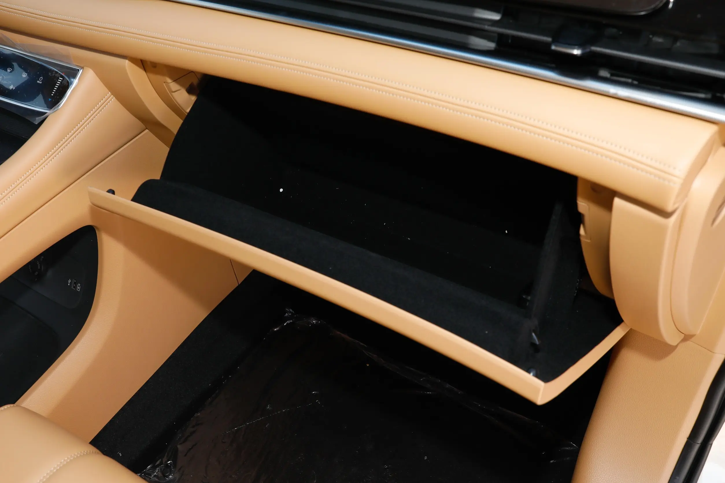 Voyah Dreamer EV 2022 interior-4-1