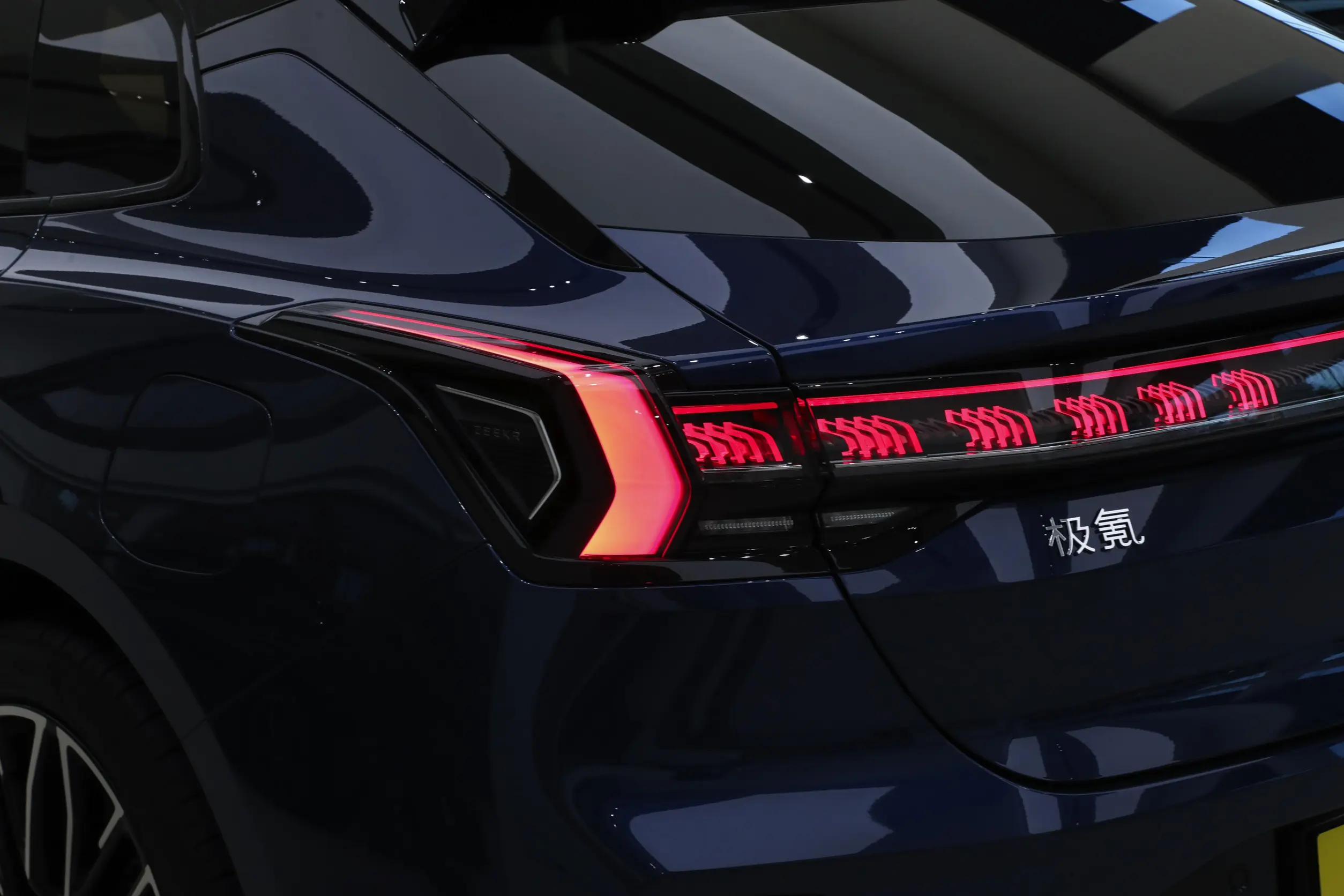 ZEEKR 001 picture (16)