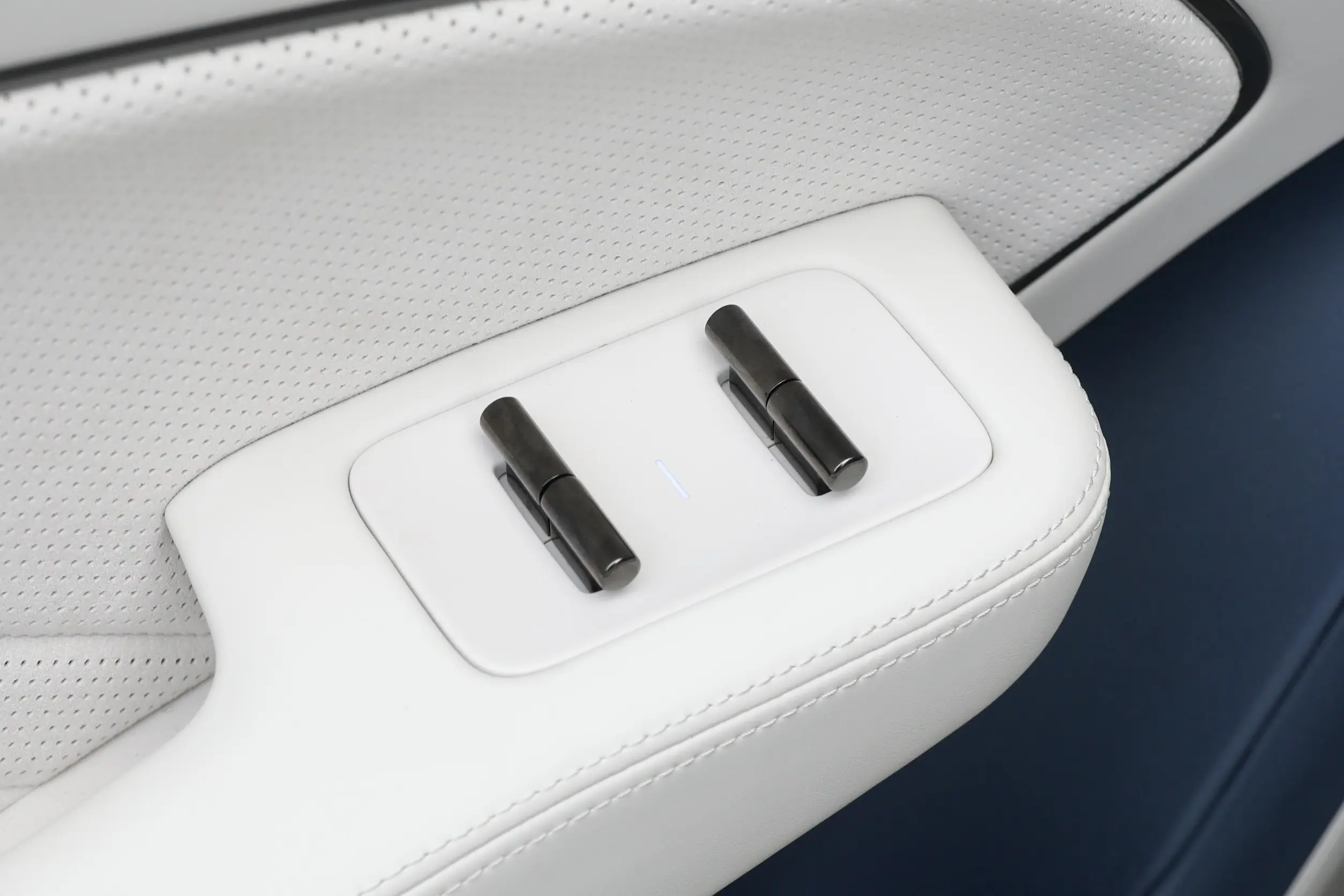 ZEEKR 007 picture (1)