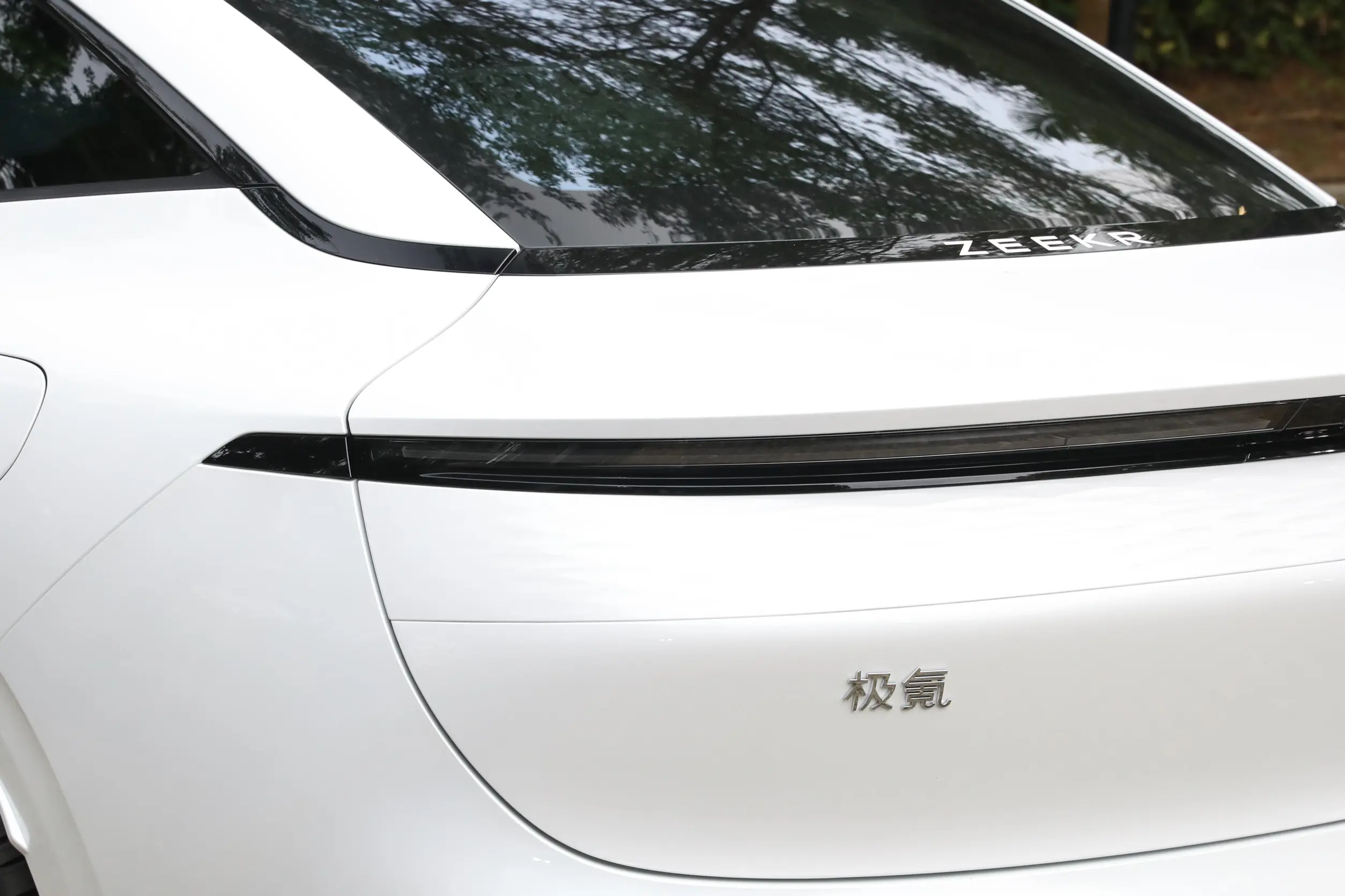 ZEEKR 007 picture (10)