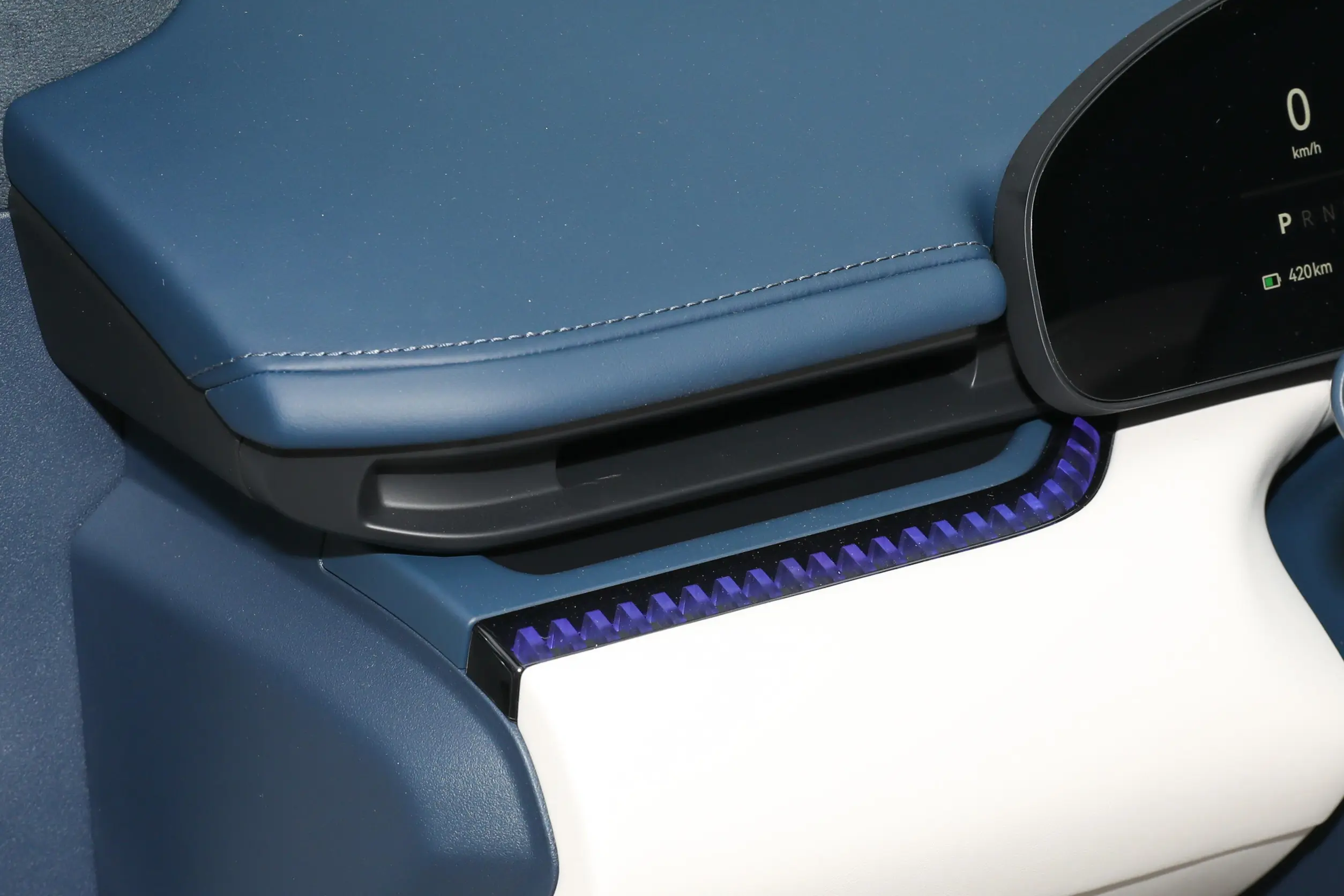 ZEEKR 007 picture (13)