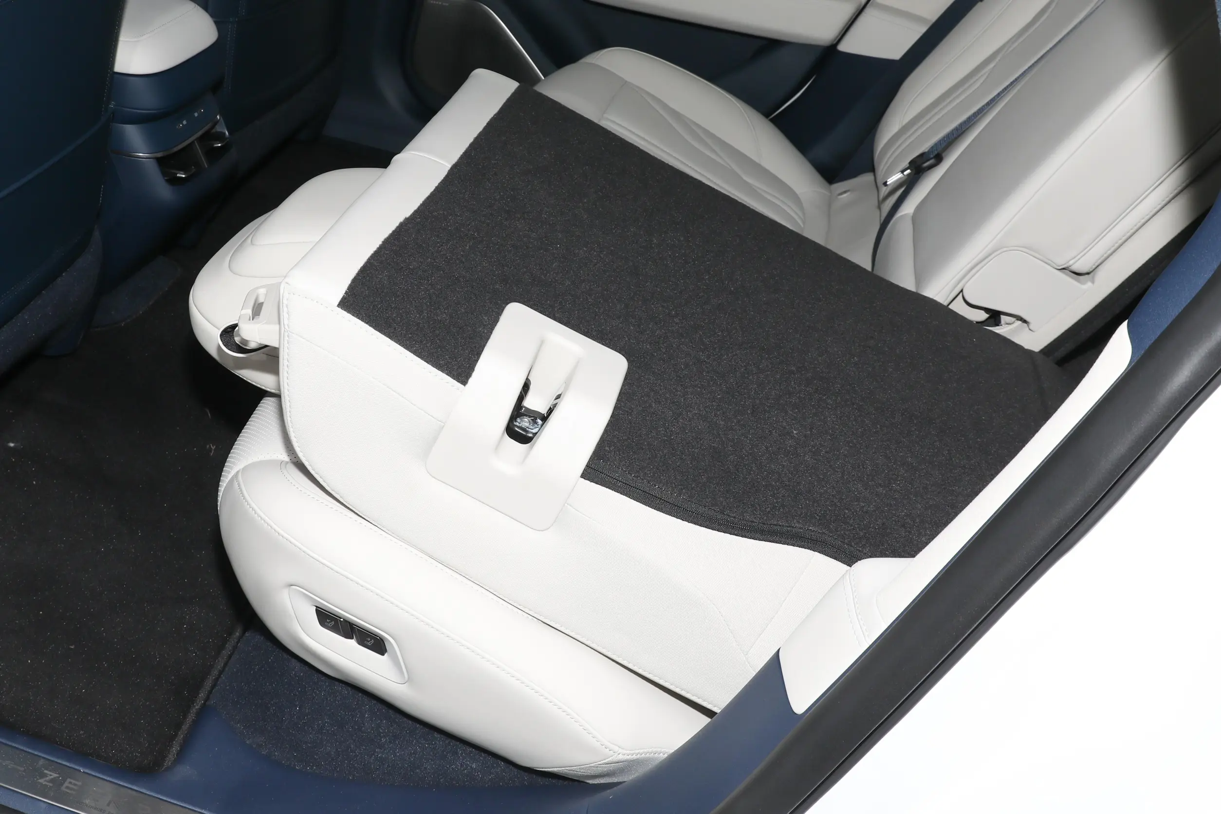 ZEEKR 007 picture (14)