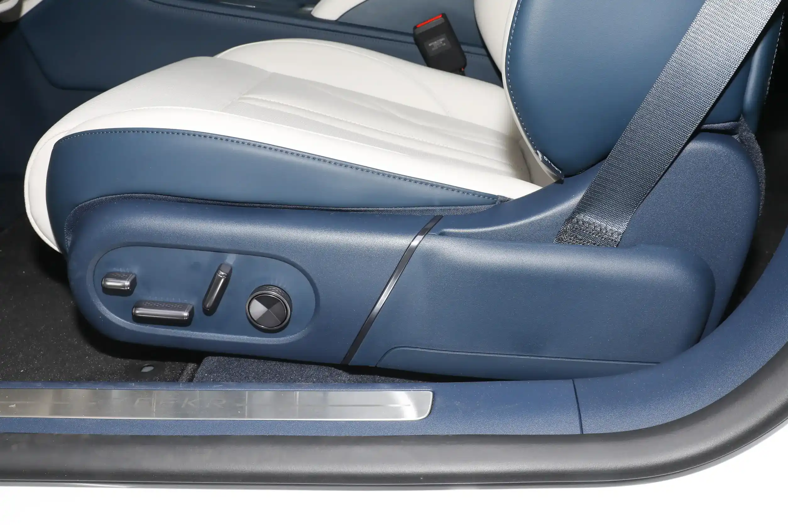 ZEEKR 007 picture (15)