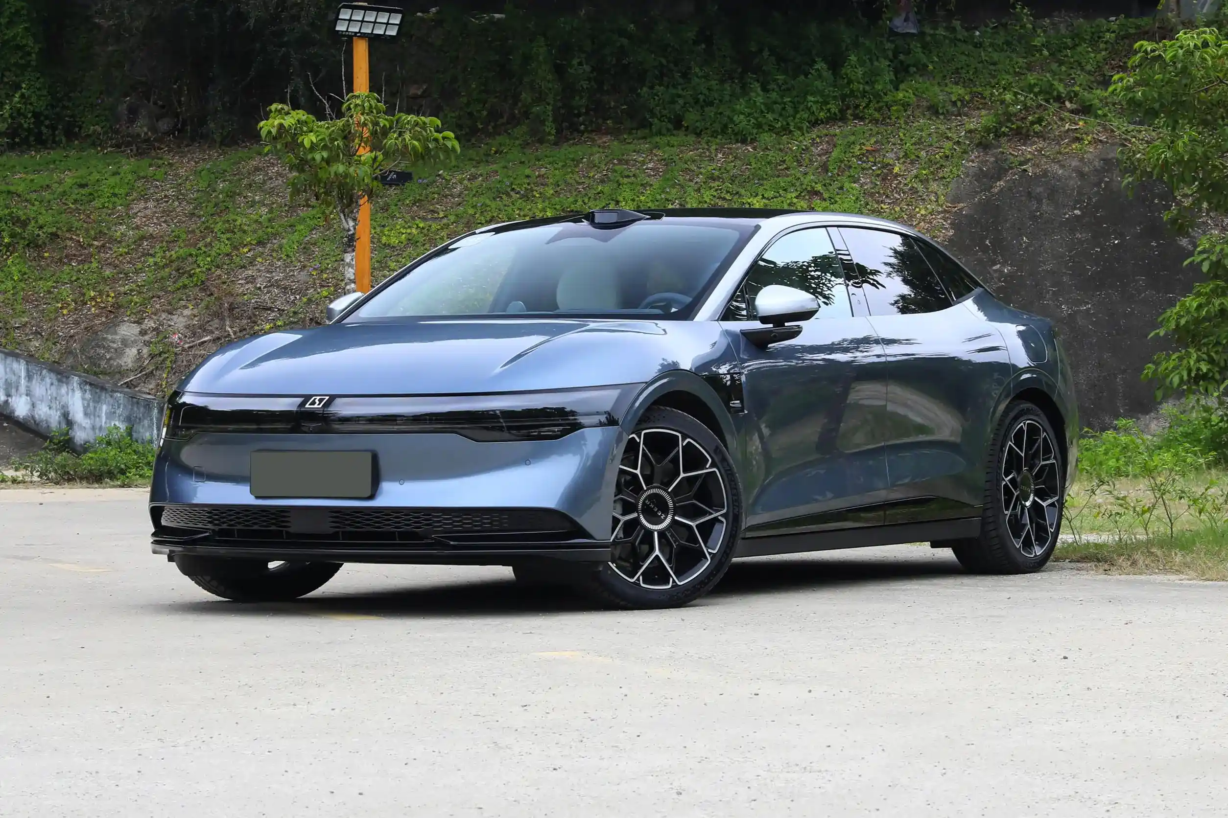 ZEEKR 007 picture (3)