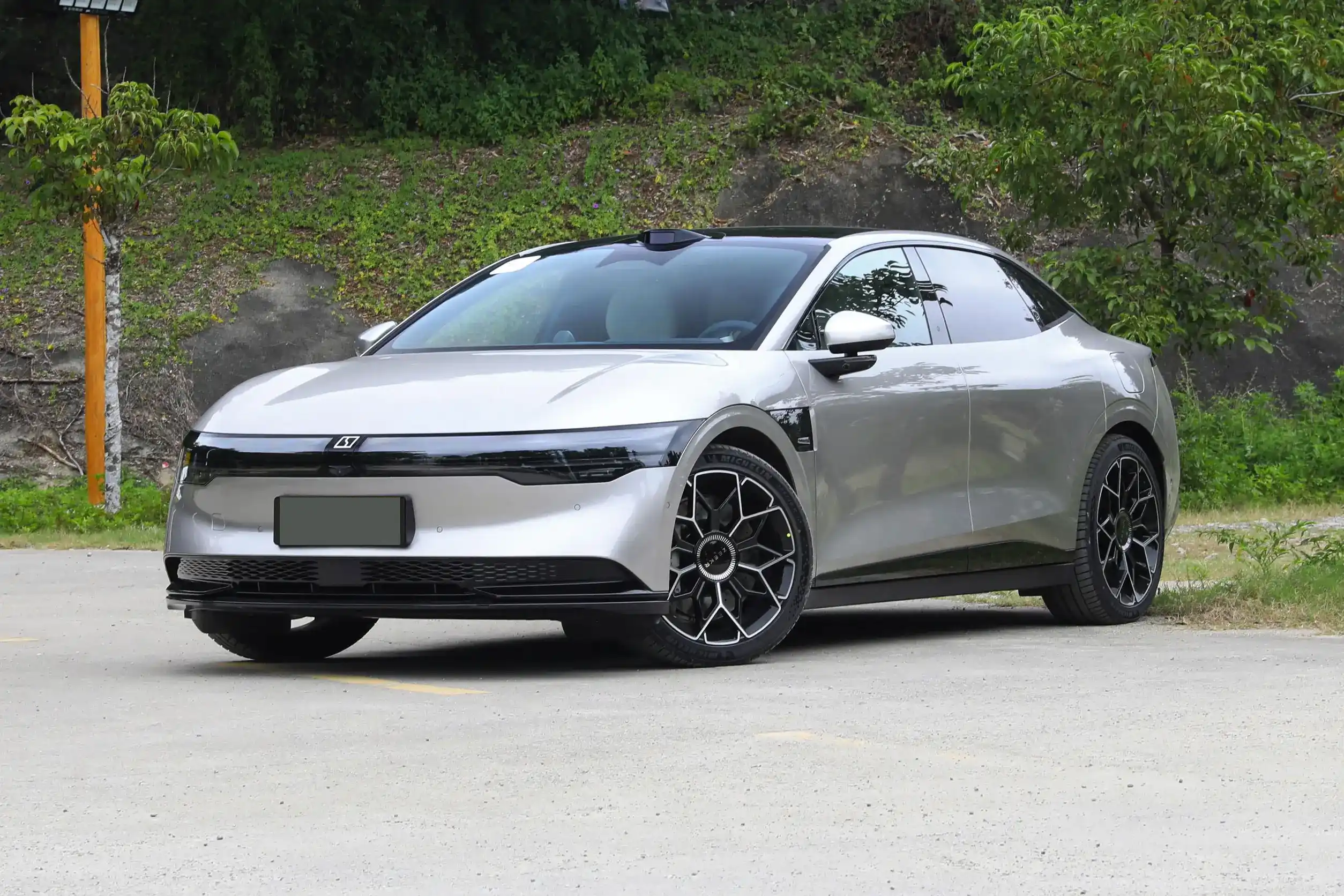 ZEEKR 007 picture (6)