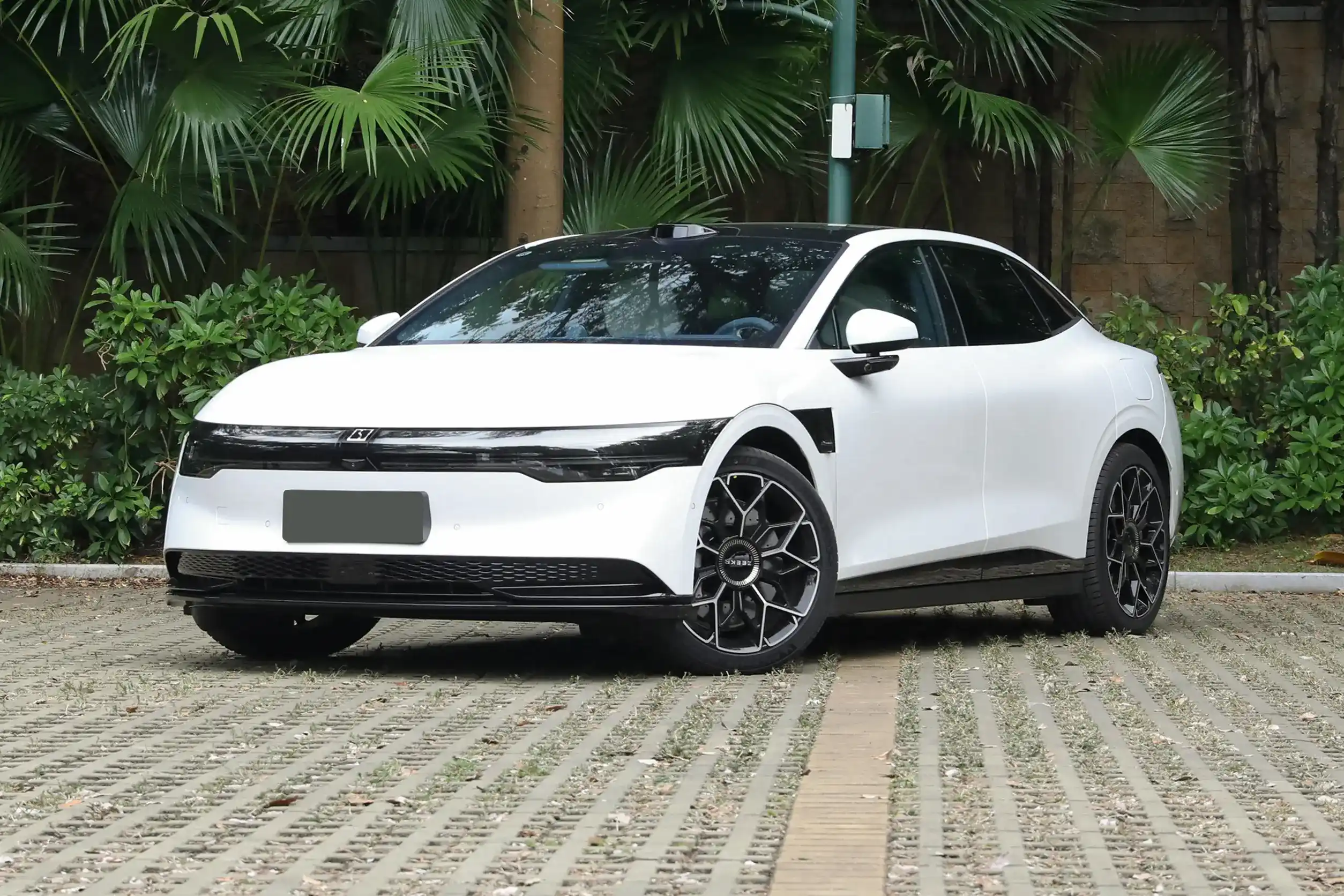 ZEEKR 007 picture (7)