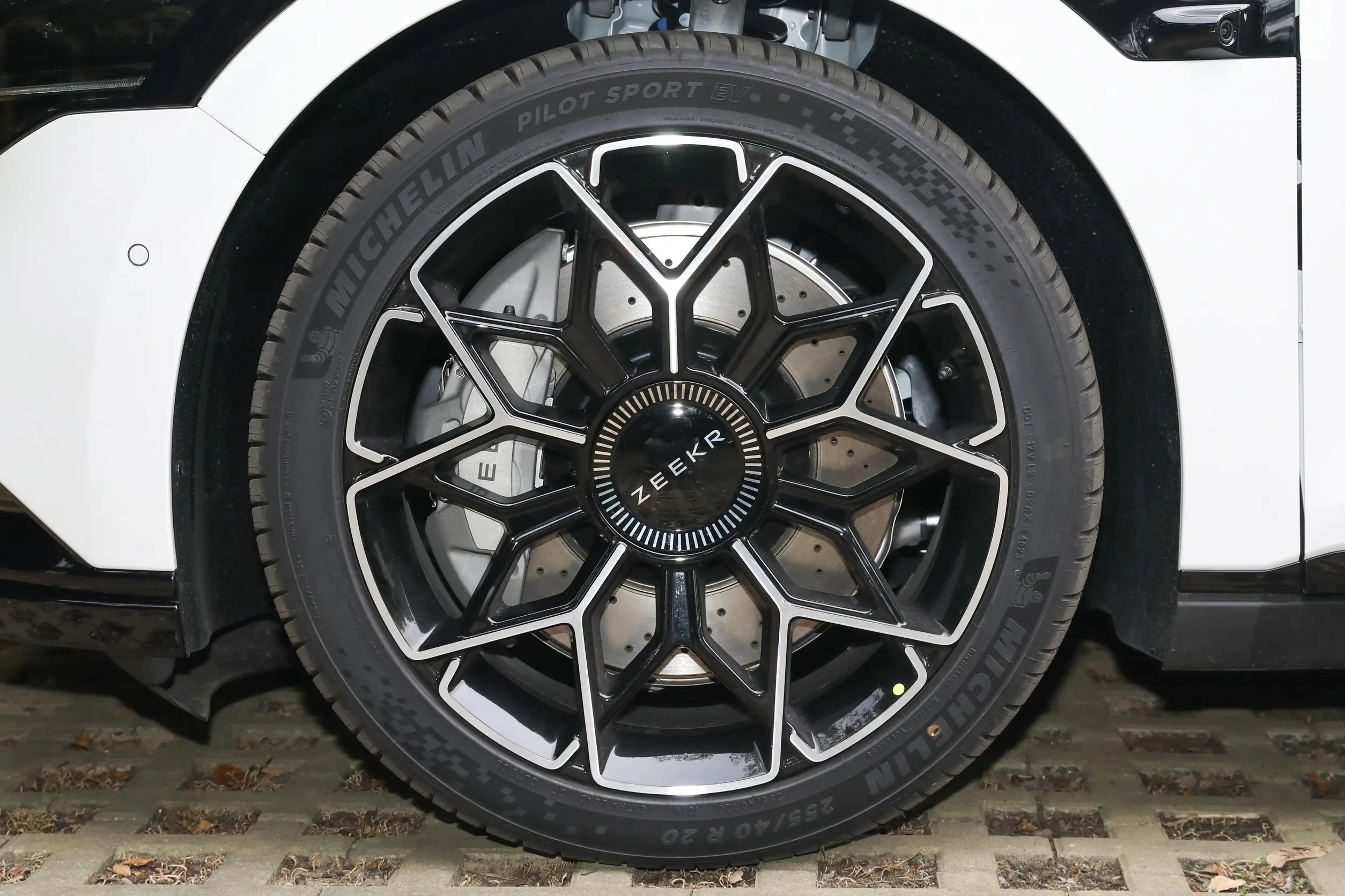 ZEEKR 007 picture (8)