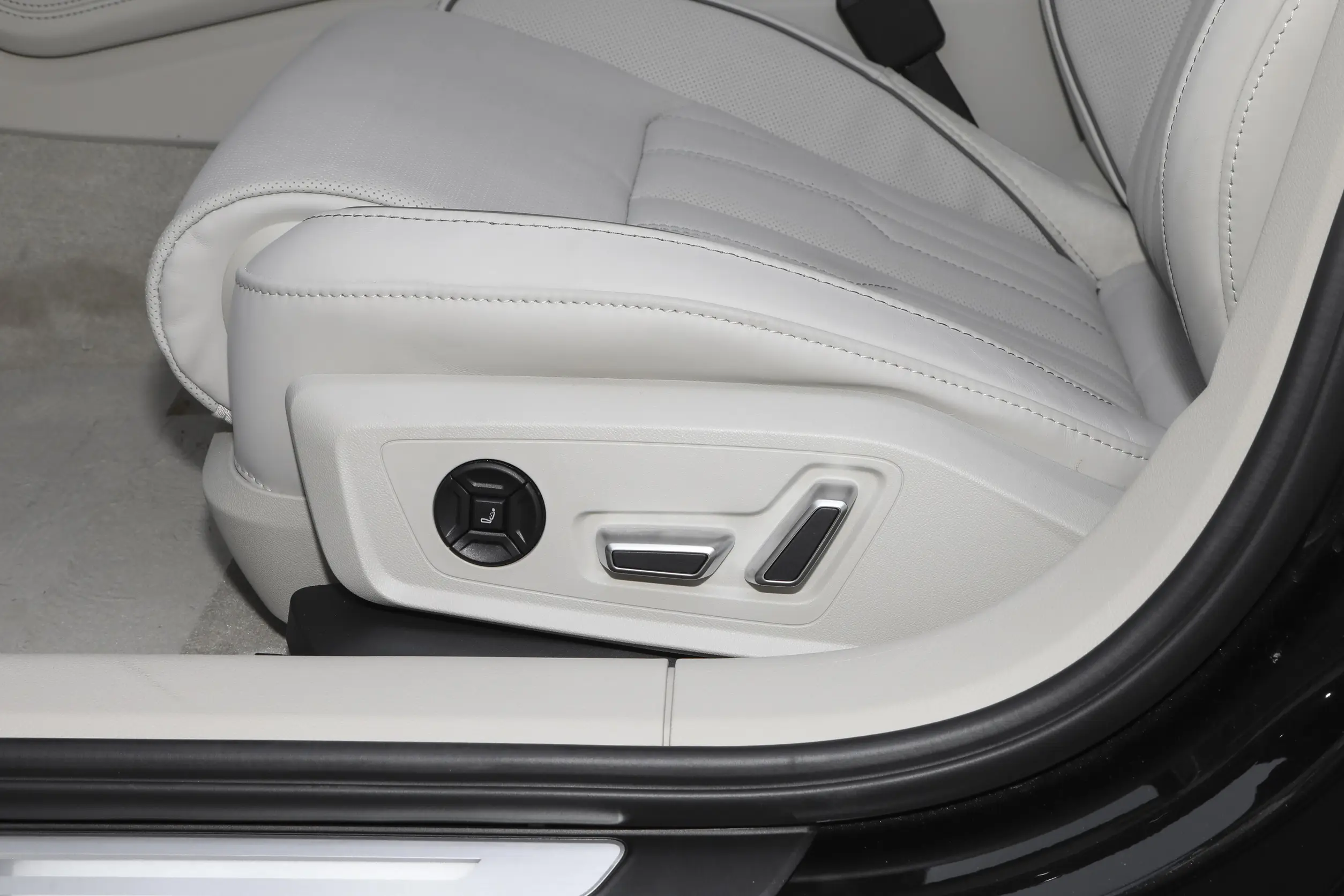 Audi A6L picture (4)