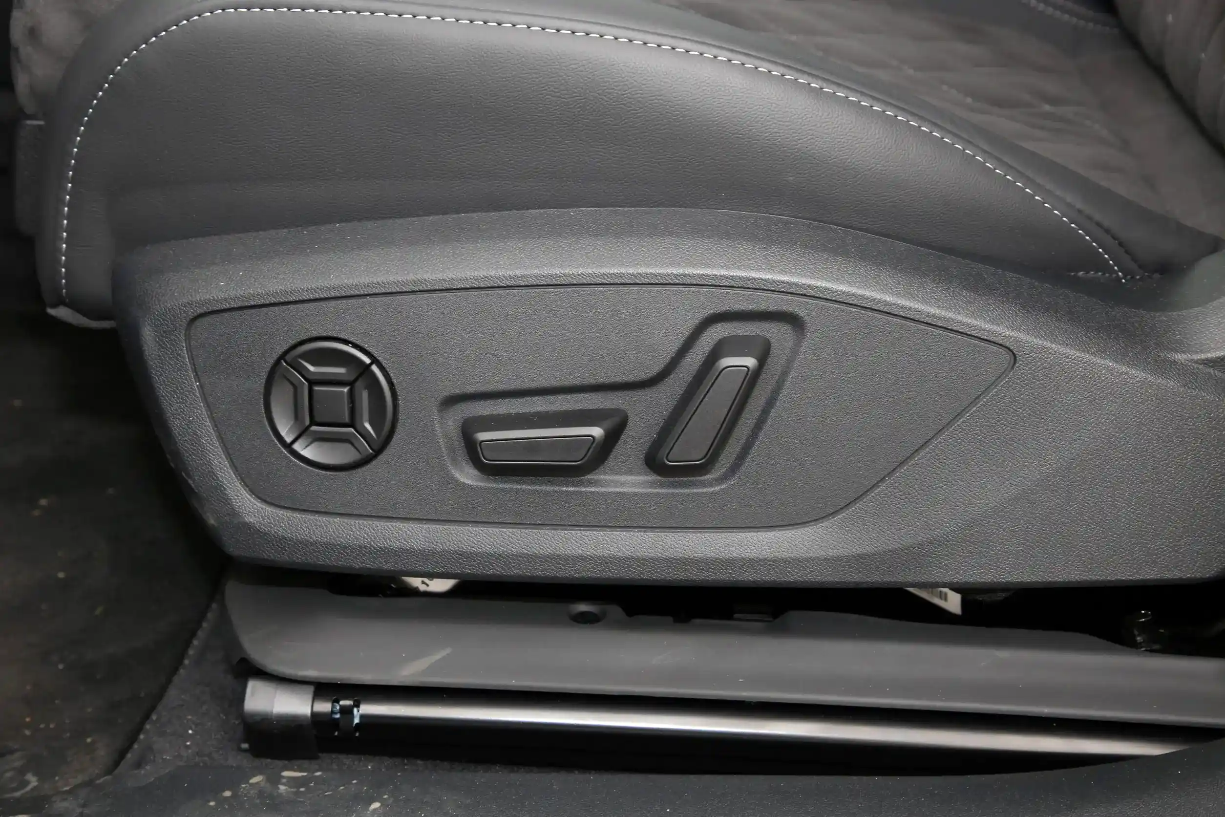 Audi Q4 e-tron picture (2)