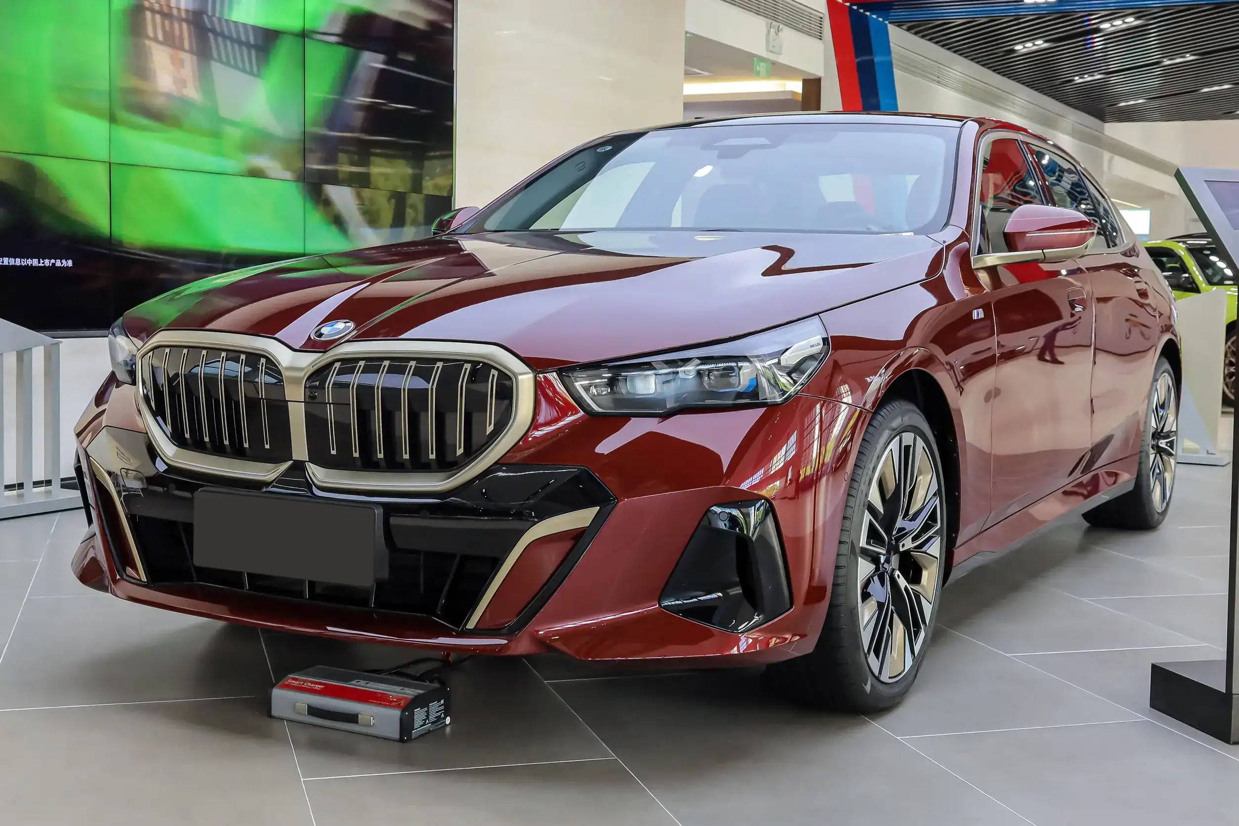 BMW 5 Series 530Li picture (1)