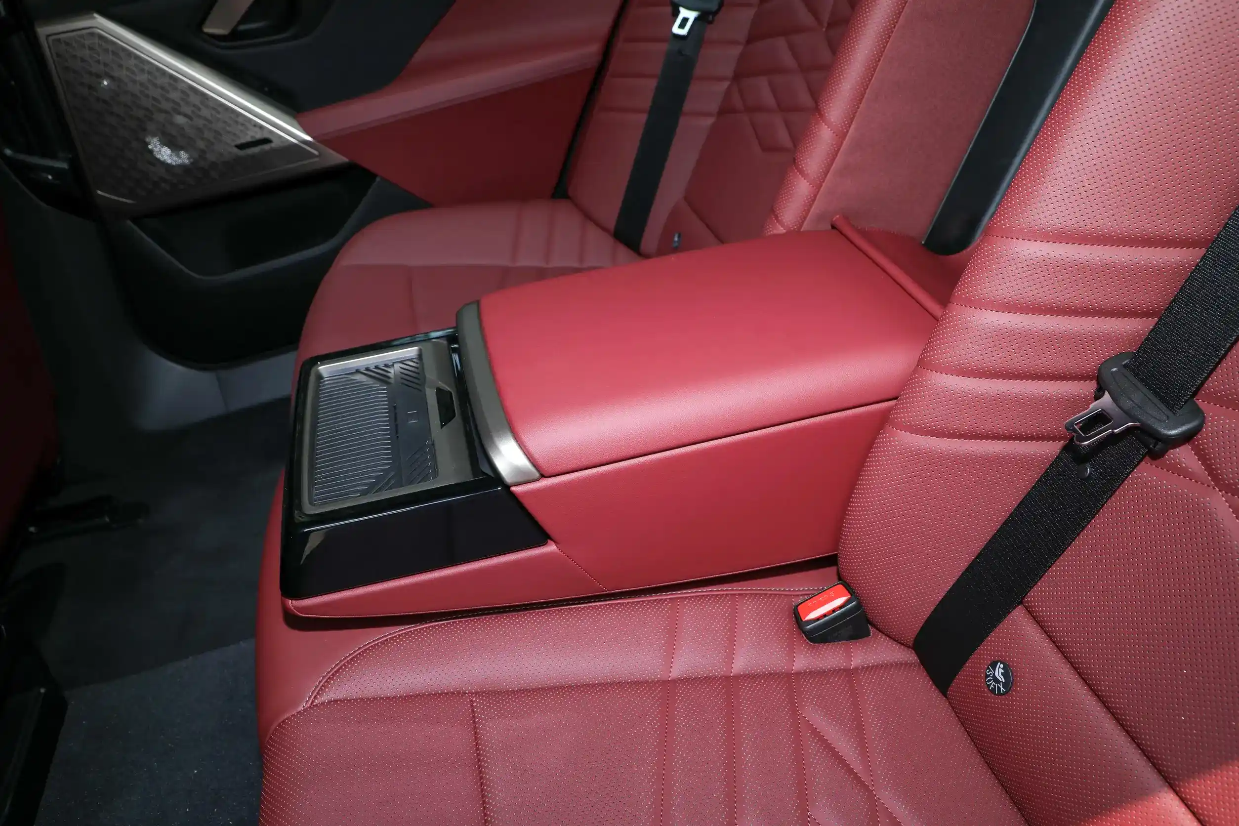 BMW 5 Series 530Li picture (10)