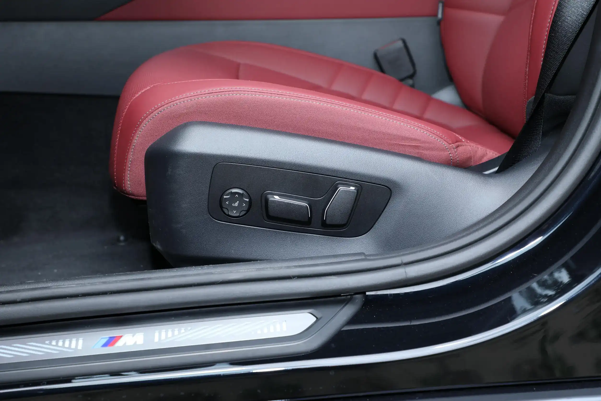 BMW 5 Series 530Li picture (11)