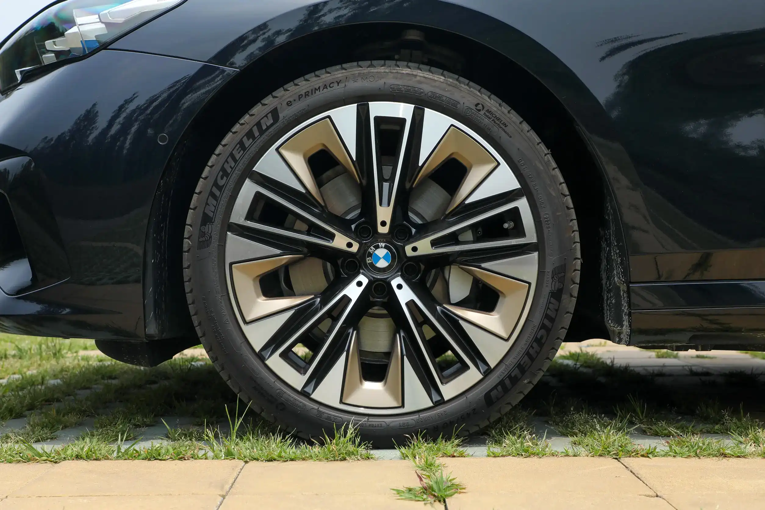 BMW 5 Series 530Li picture (4)