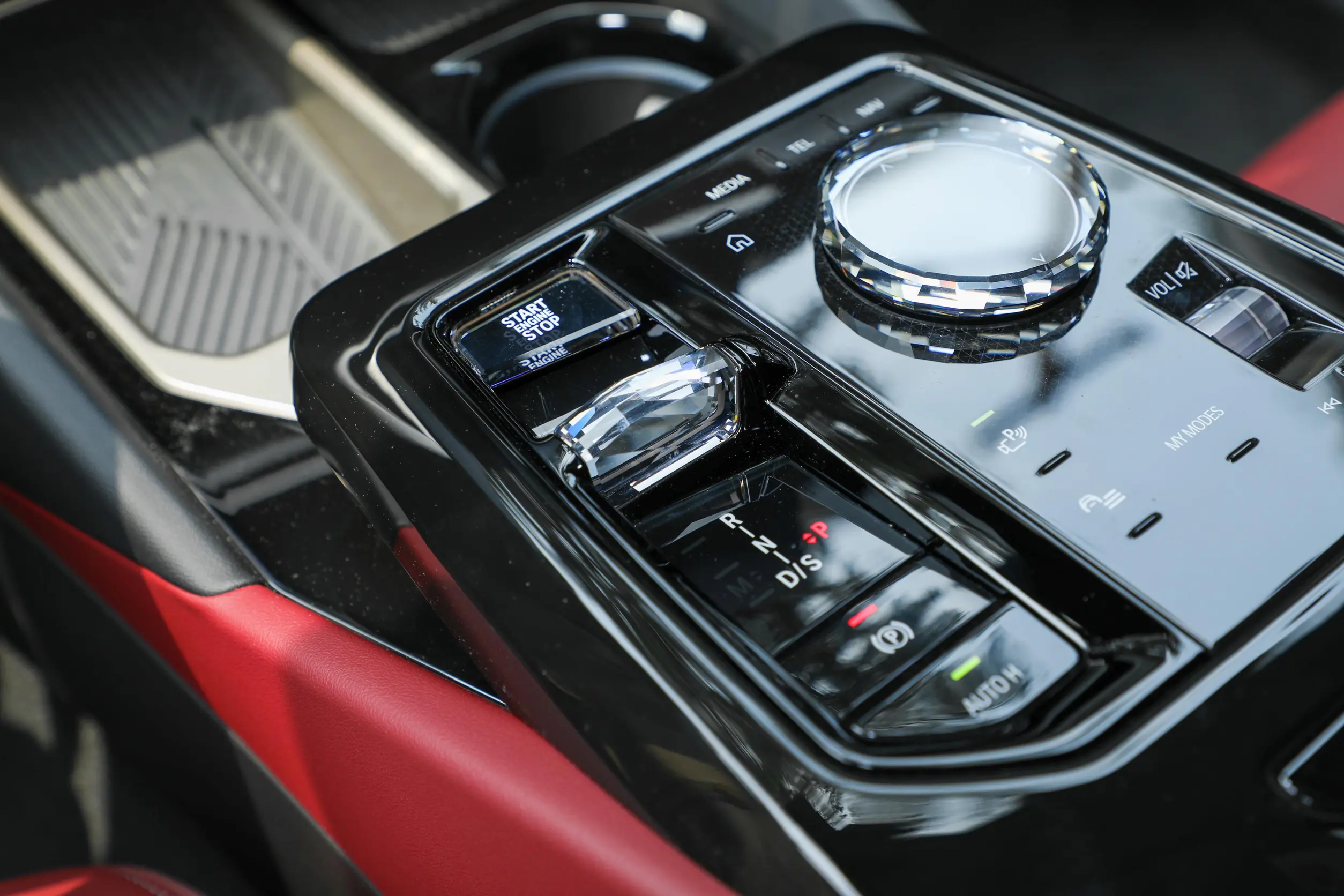 BMW 5 Series 530Li picture (8)