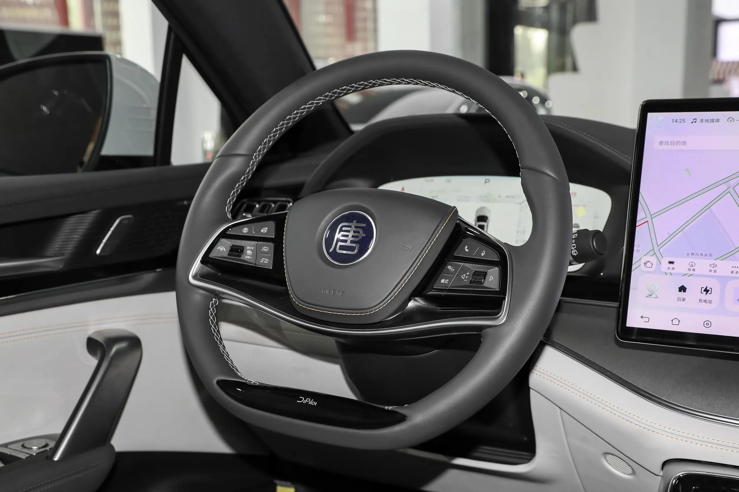 BYD Tang EV 2024 interior-2