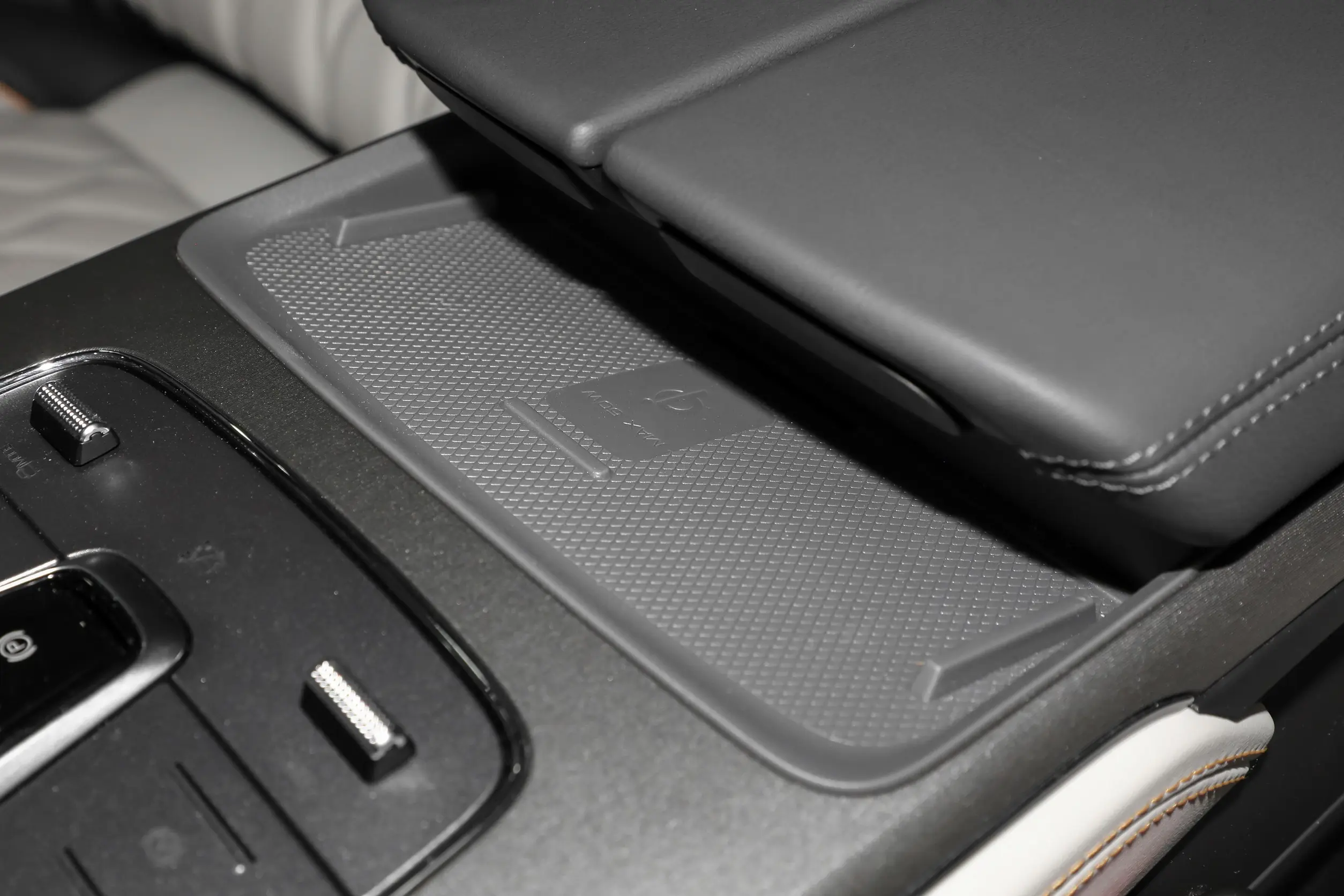 BYD Tang EV picture-6