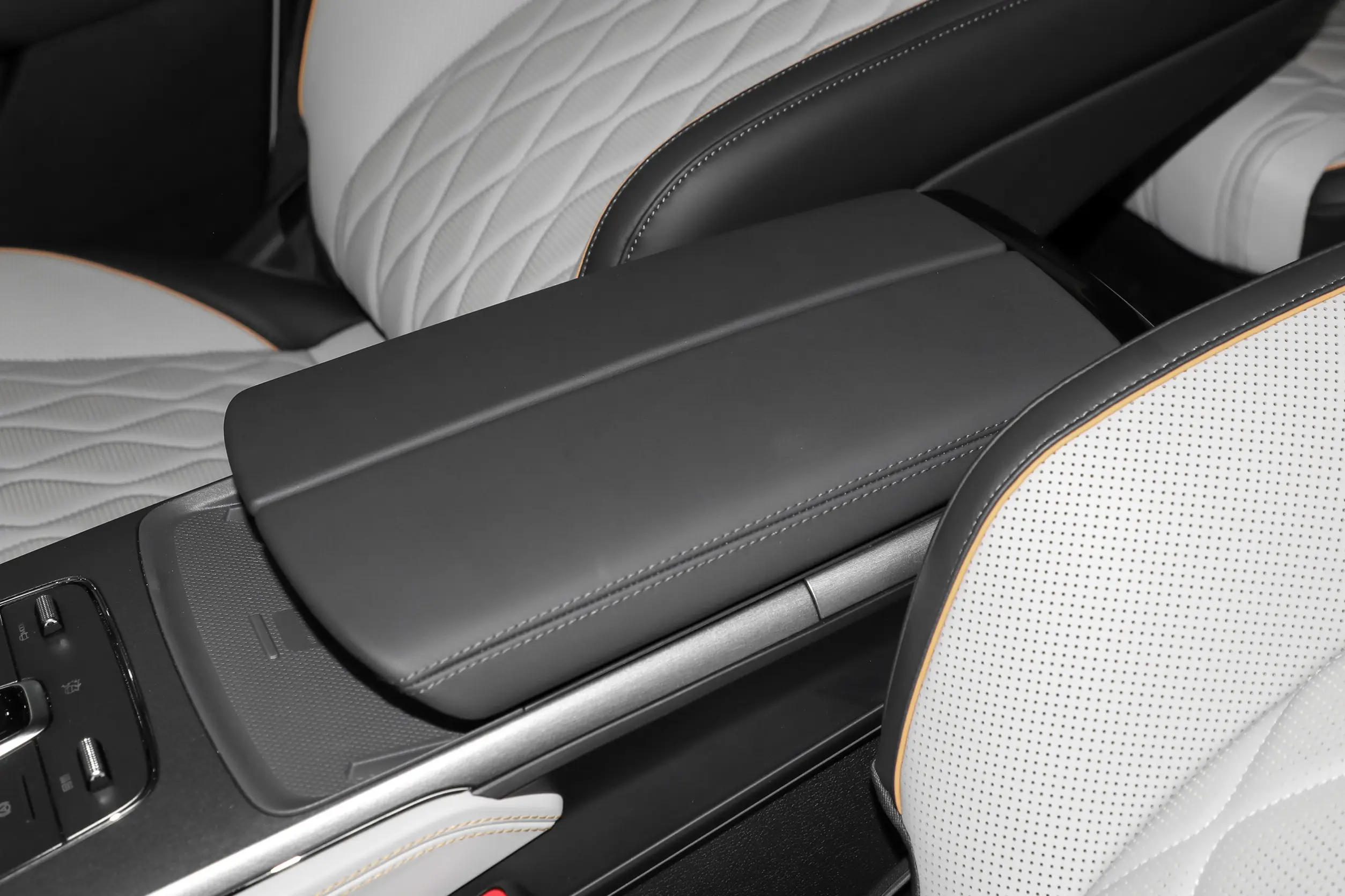 BYD Tang EV picture-8