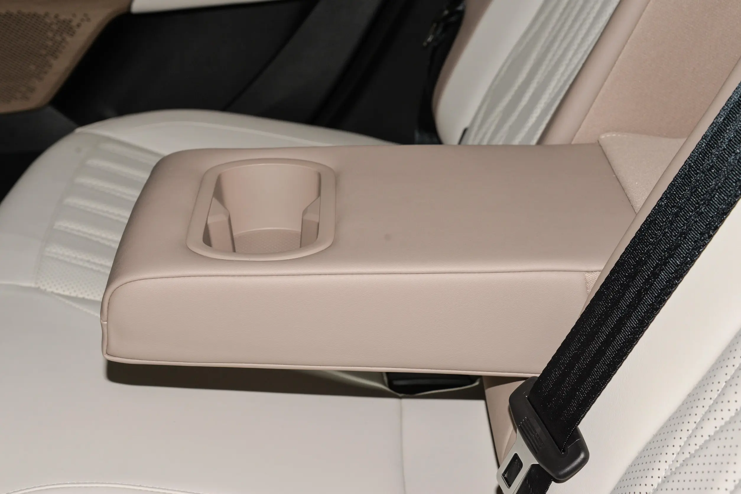 Changan NEVO A05 picture (7)