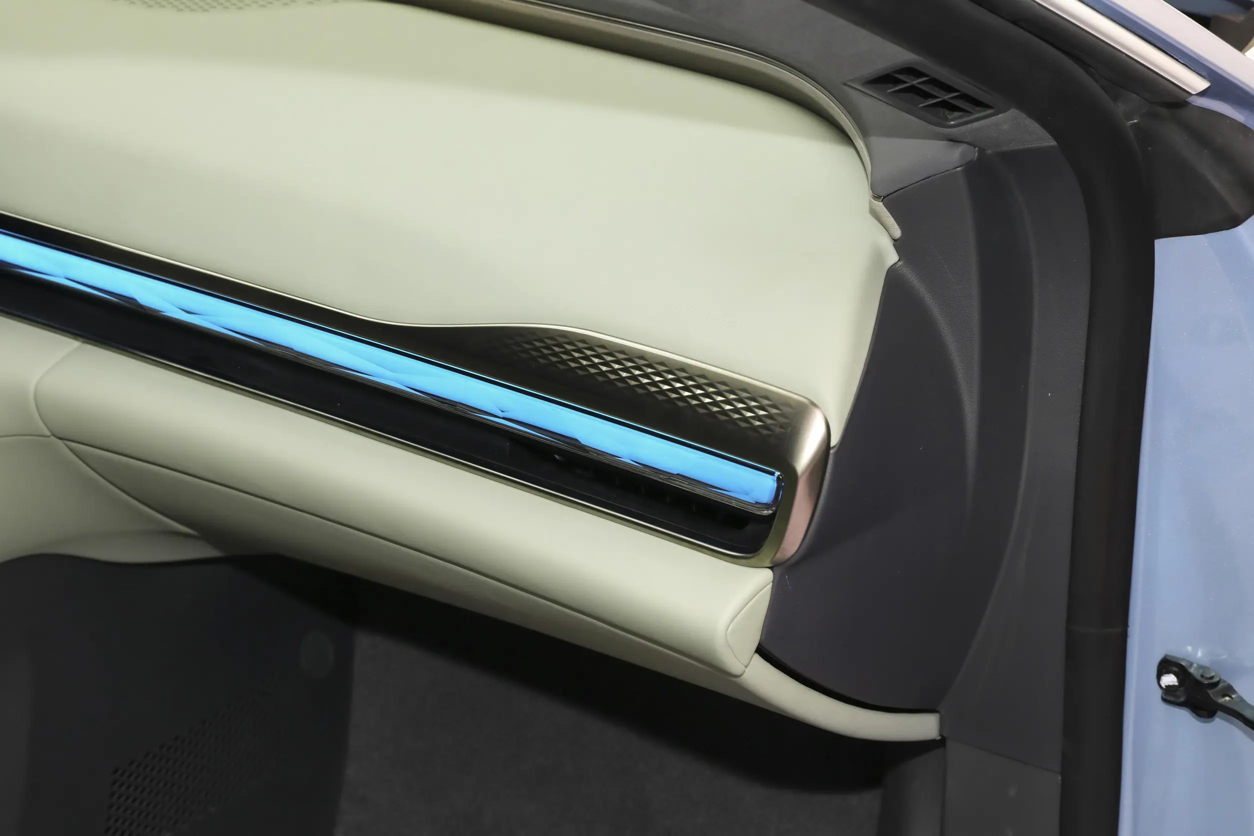 EXEED Sterra ES picture (2)