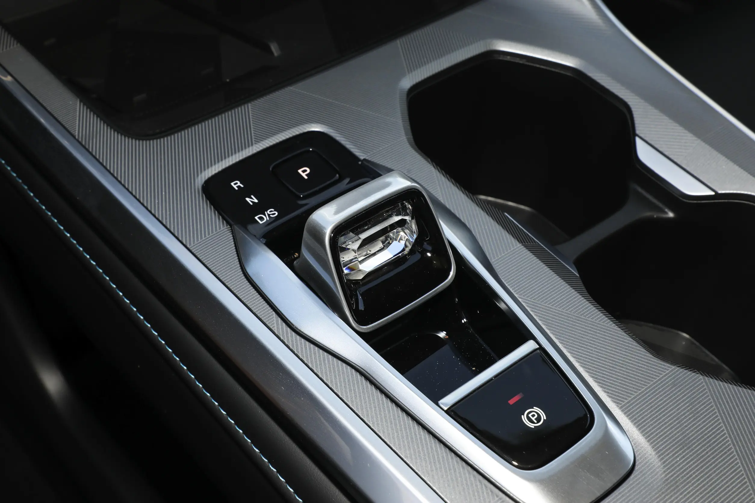 GAC Trumpchi GS3 2024 interior-3