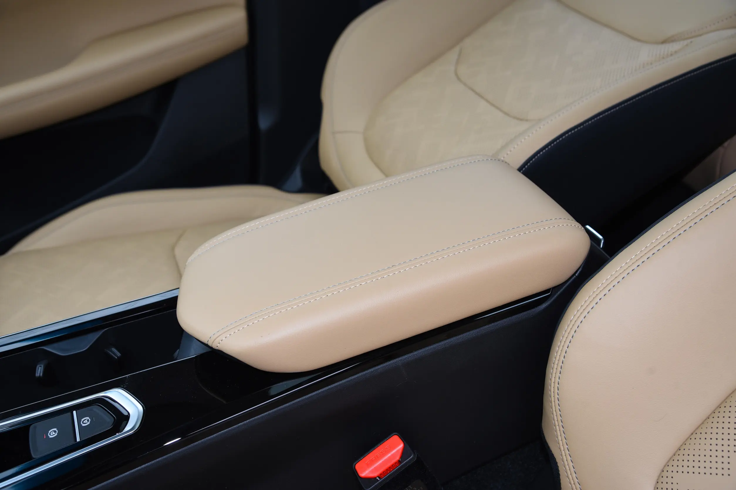 Geely Emgrand L HiP picture (8)