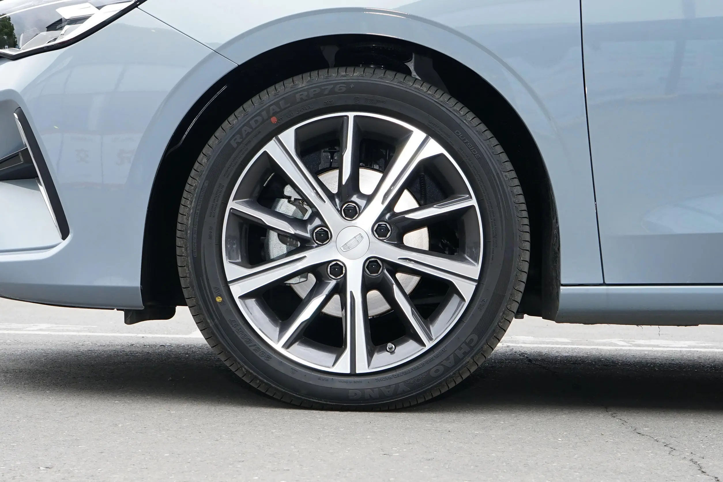 Geely Emgrand picture (7)