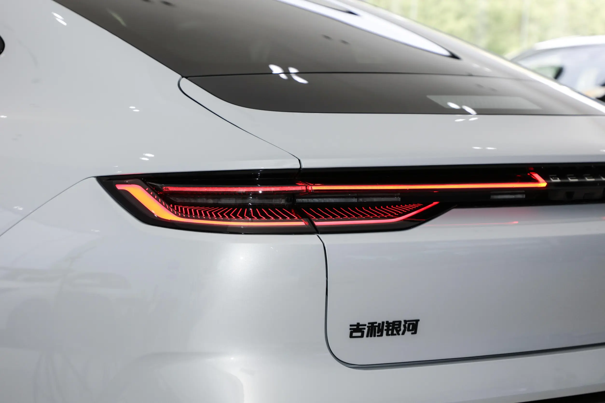 Geely Galaxy E8 picture (7)