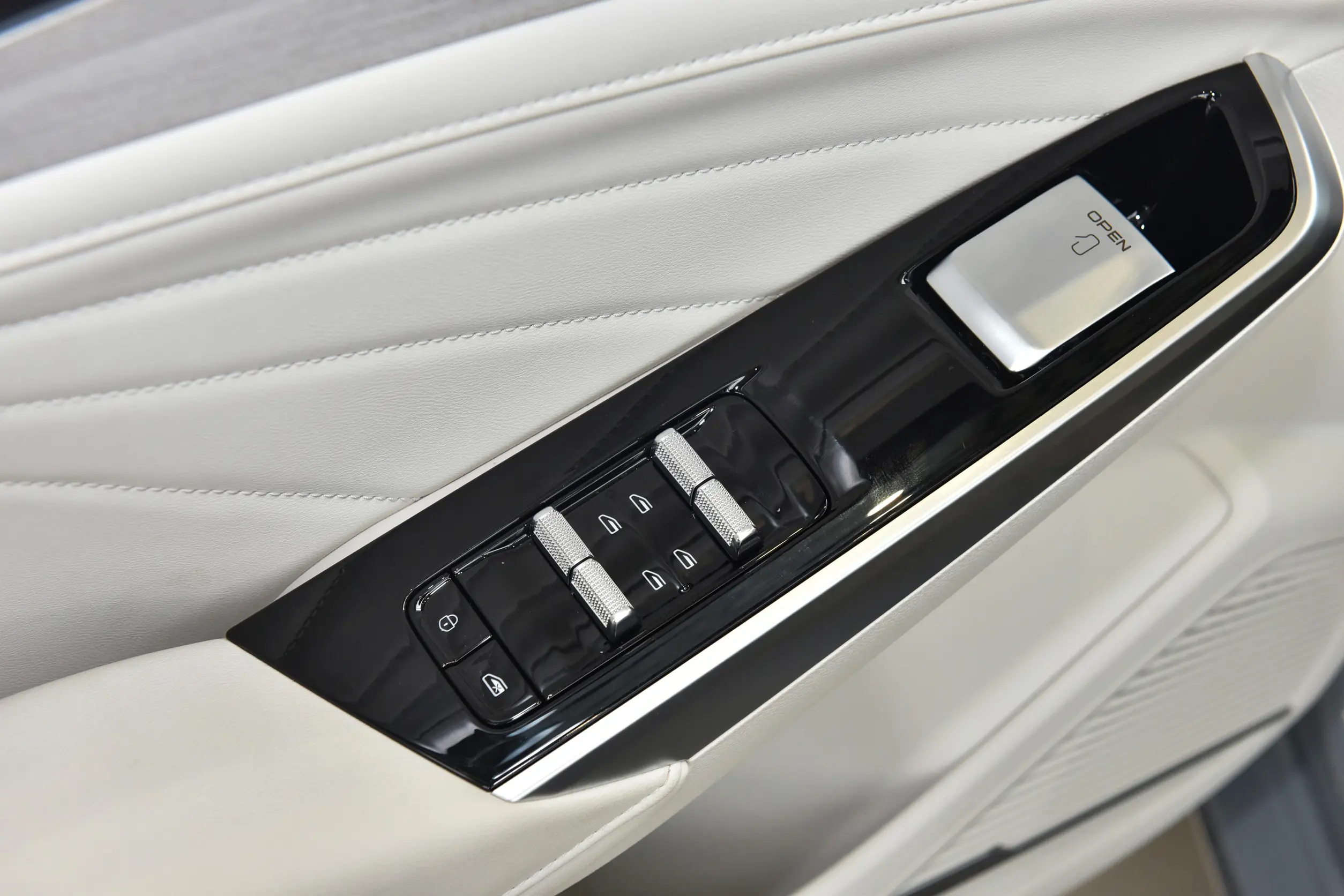 Geely Preface L picture (2)