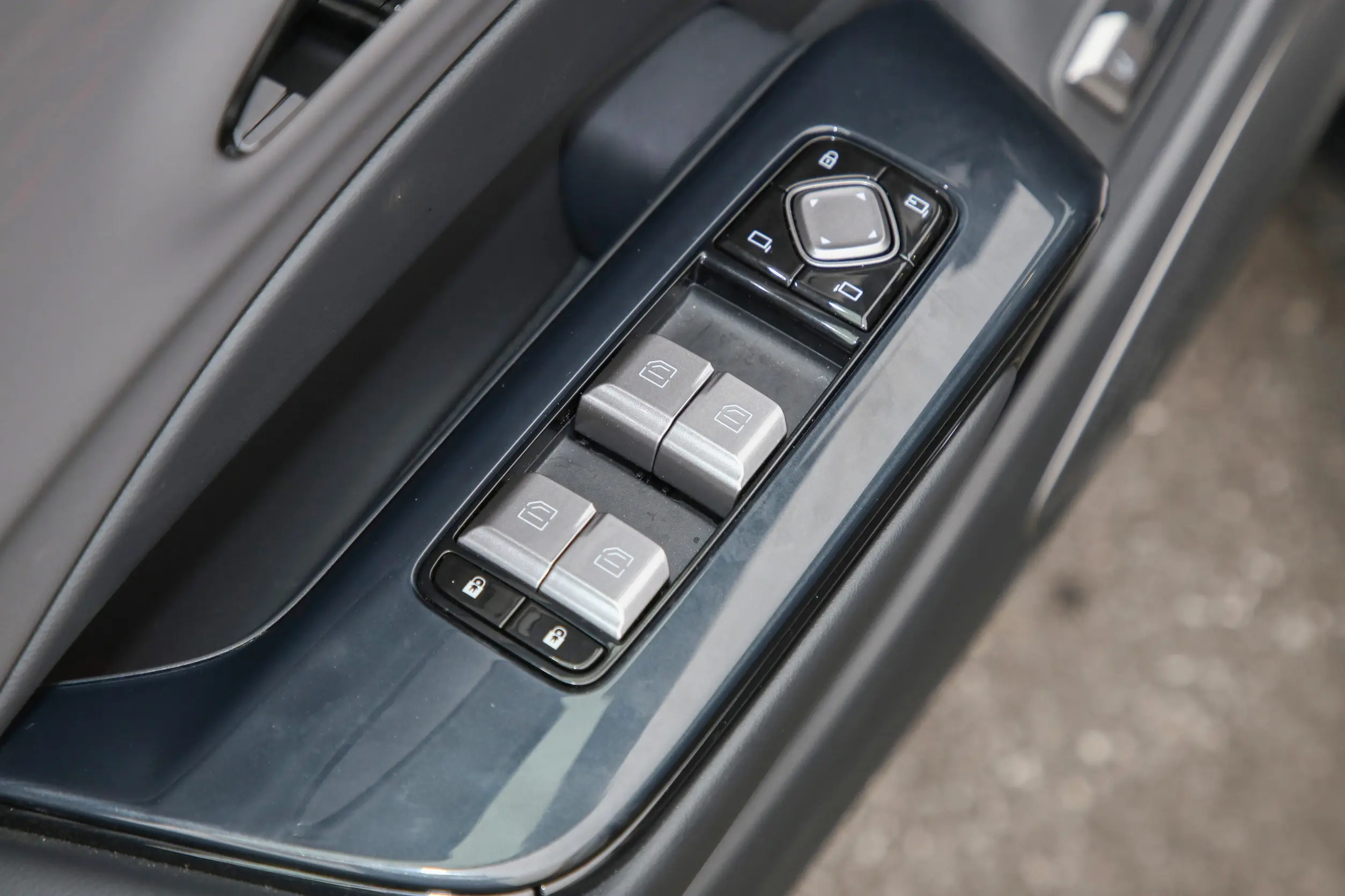 Hongqi EH7 picture (6)