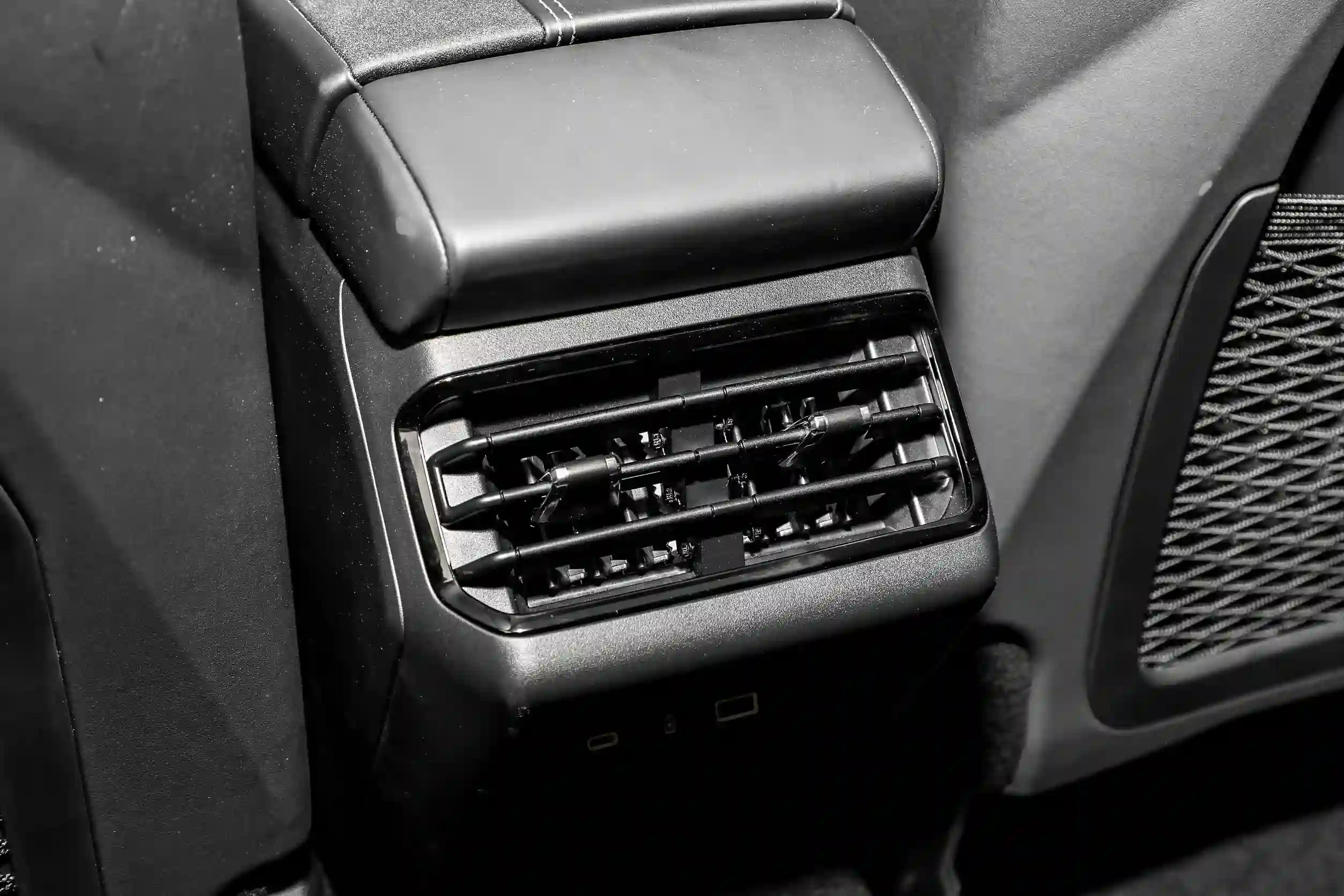 Lynk & Co 03 picture (8)