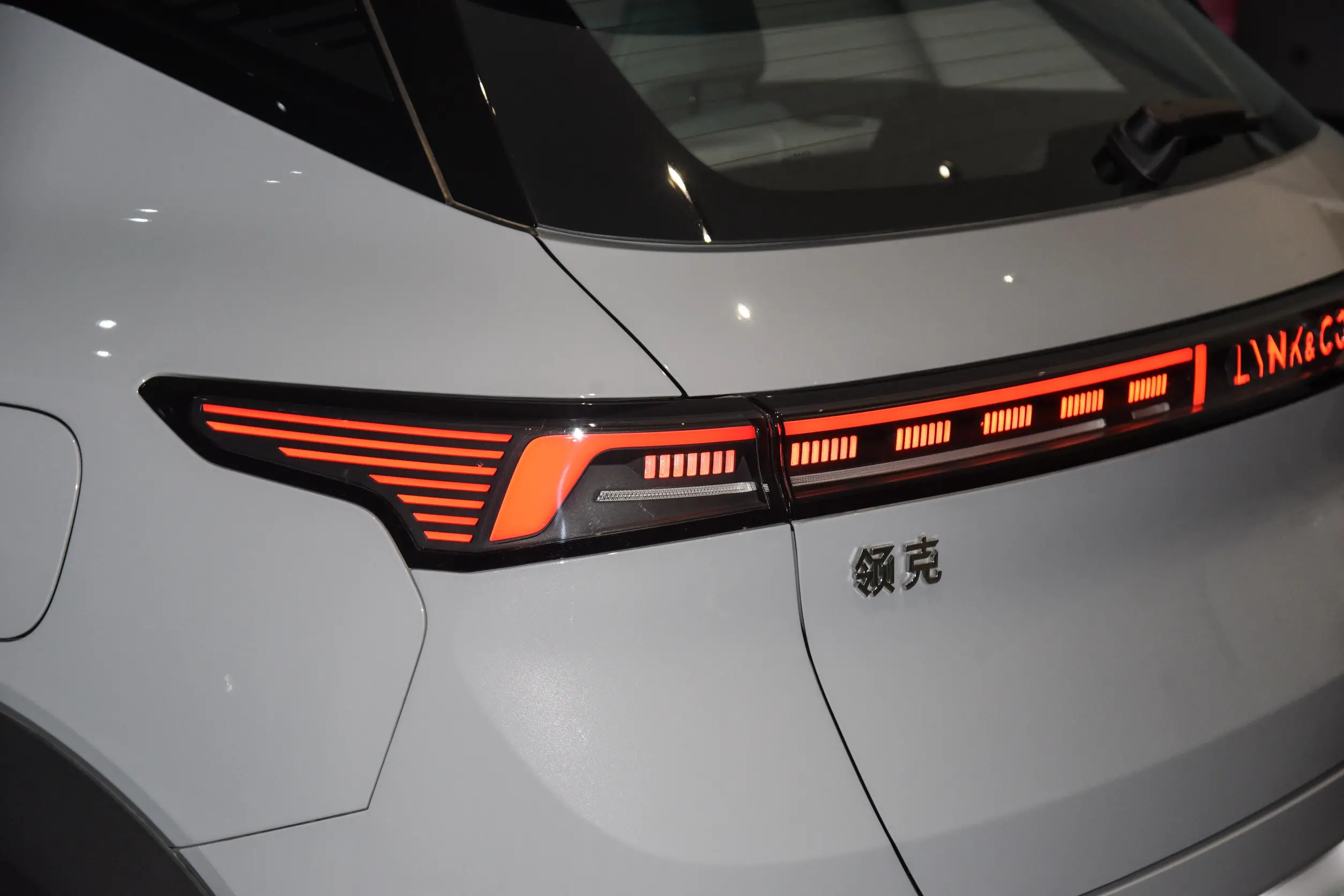 Lynk & Co 06 EM-P picture (1)