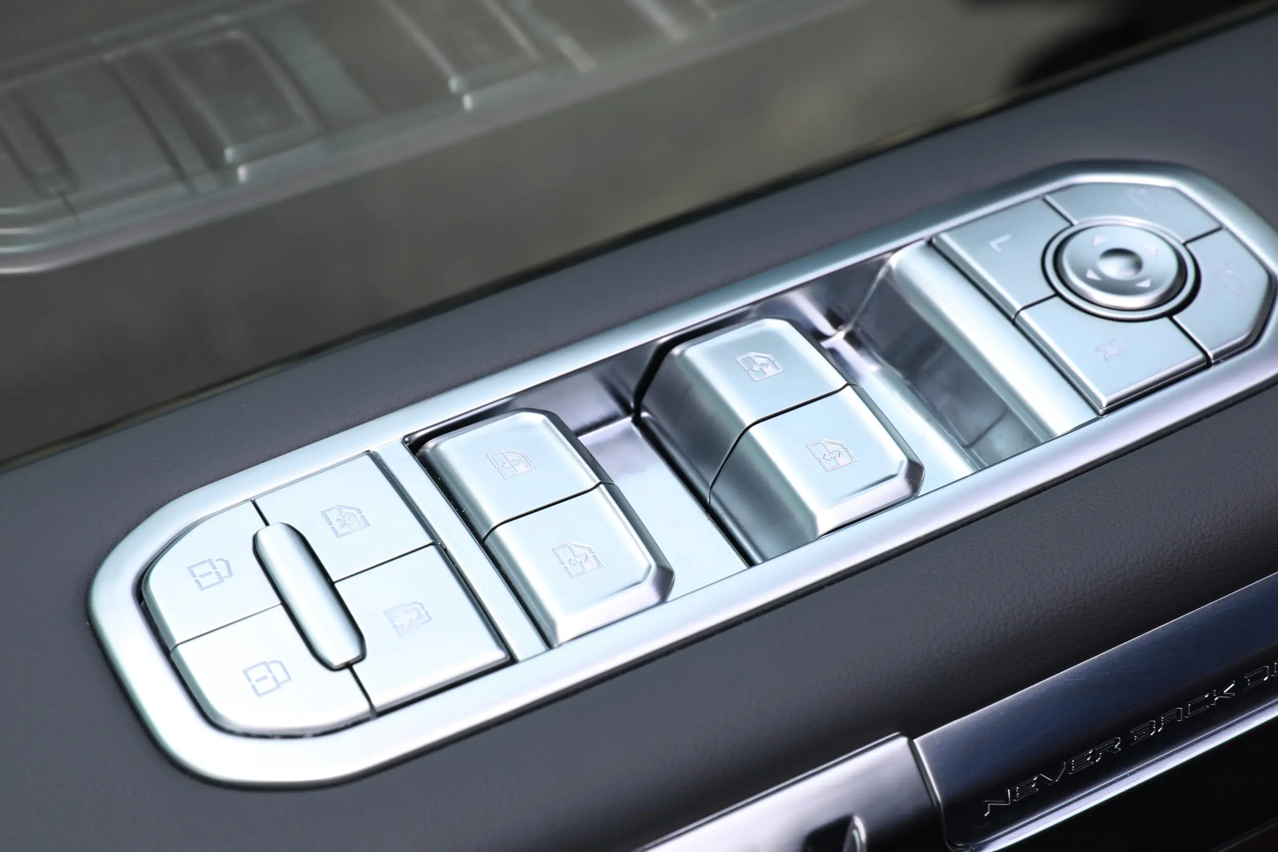 M-Hero 917 EV picture (1)