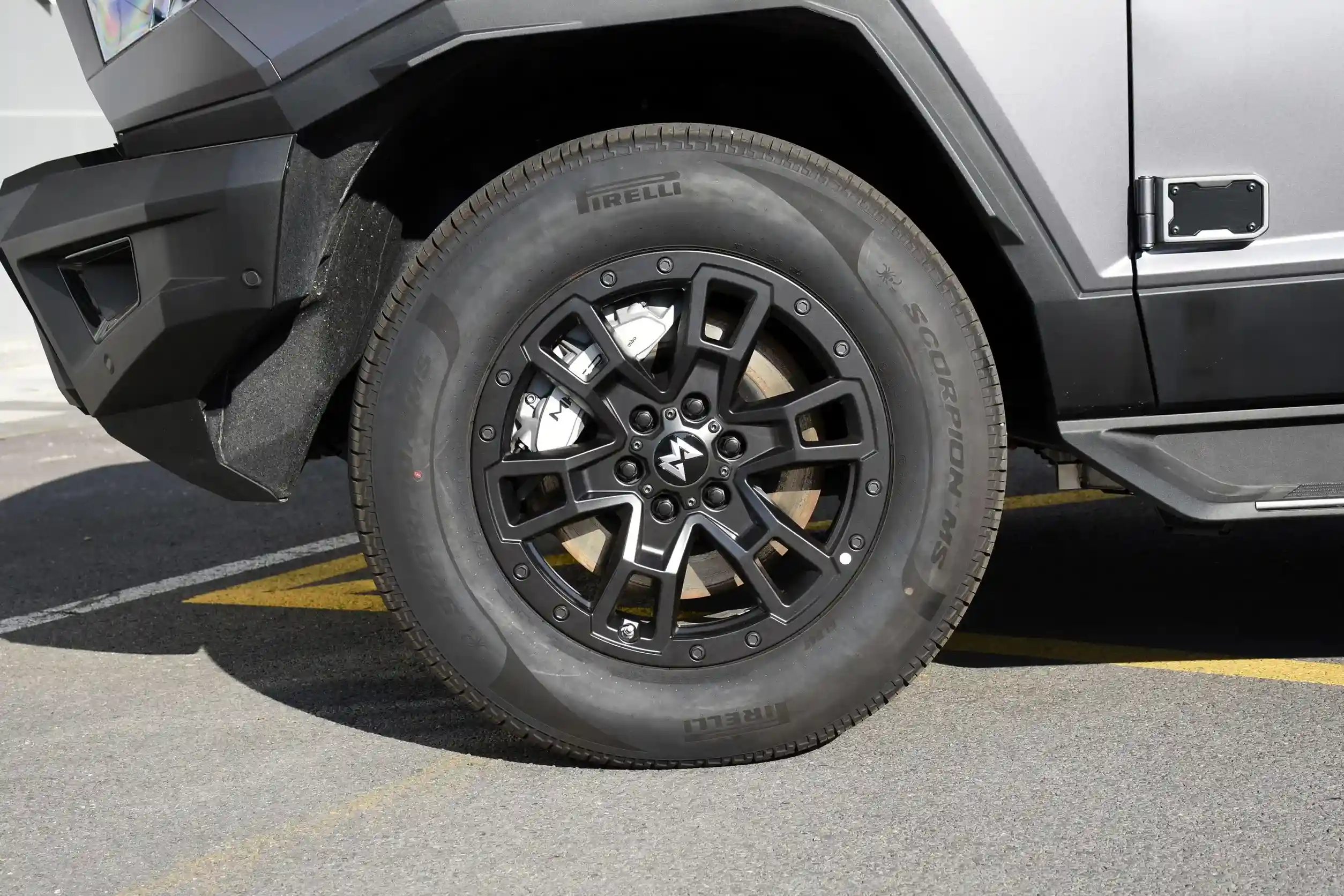 M-Hero 917 REEV picture (11)