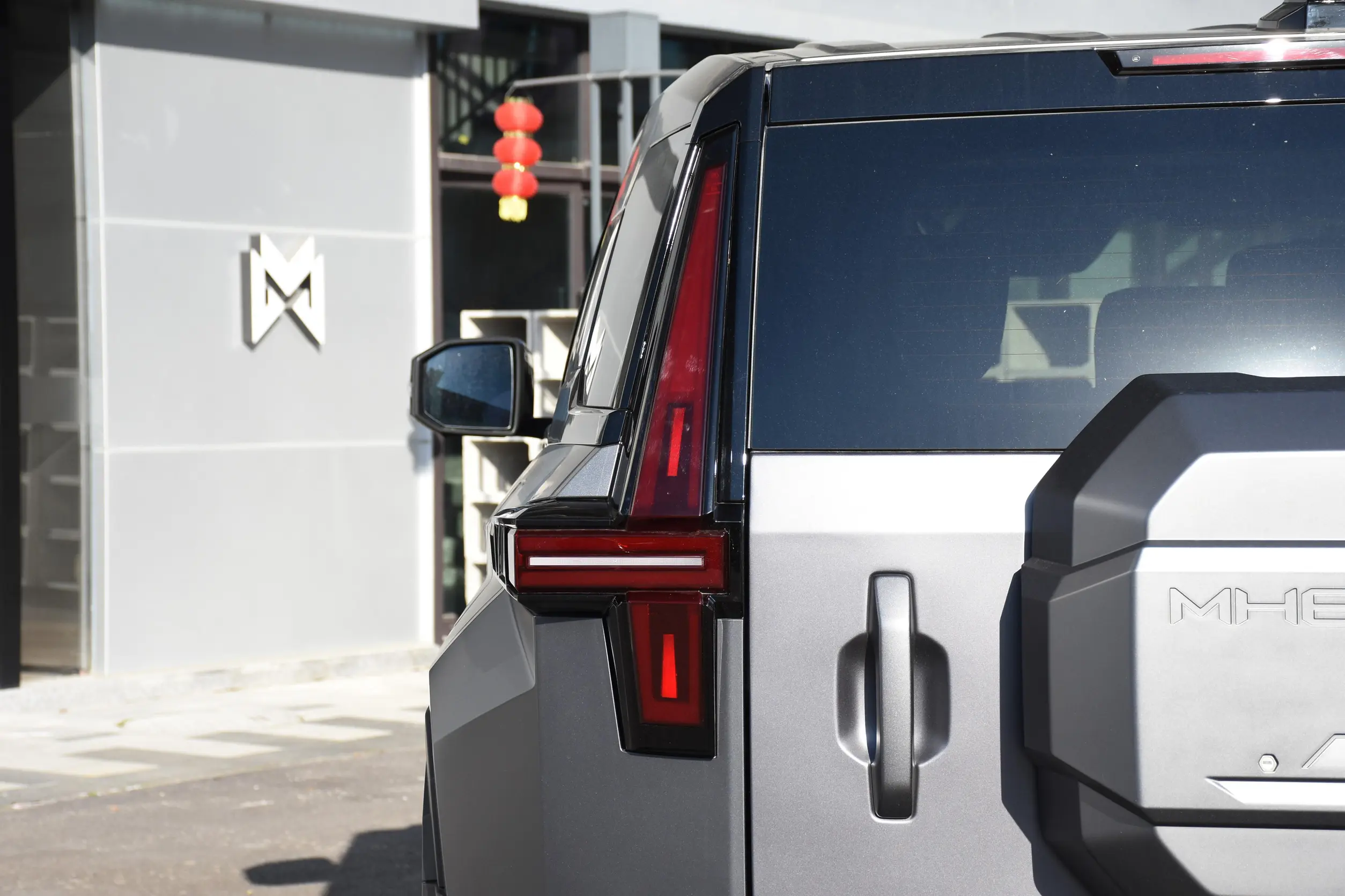 M-Hero 917 REEV picture (12)