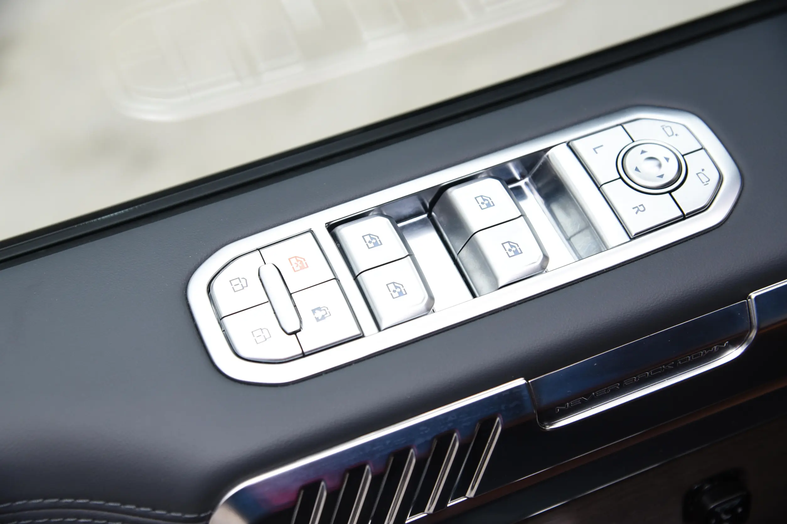 M-Hero 917 REEV picture (5)