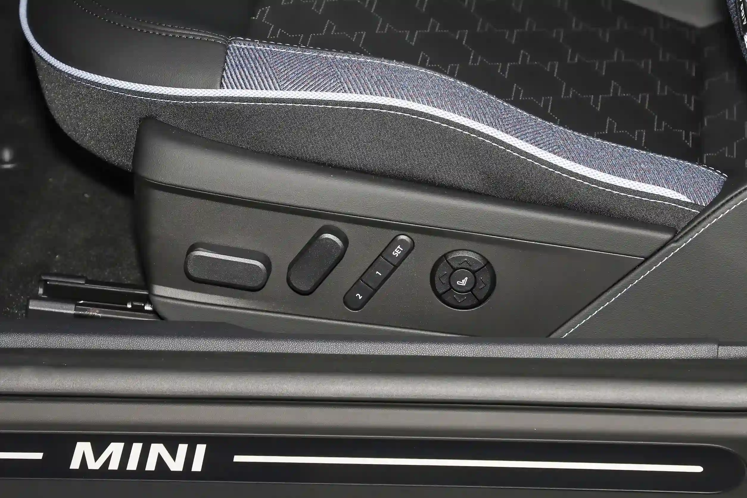 MINI Cooper EV picture (2)