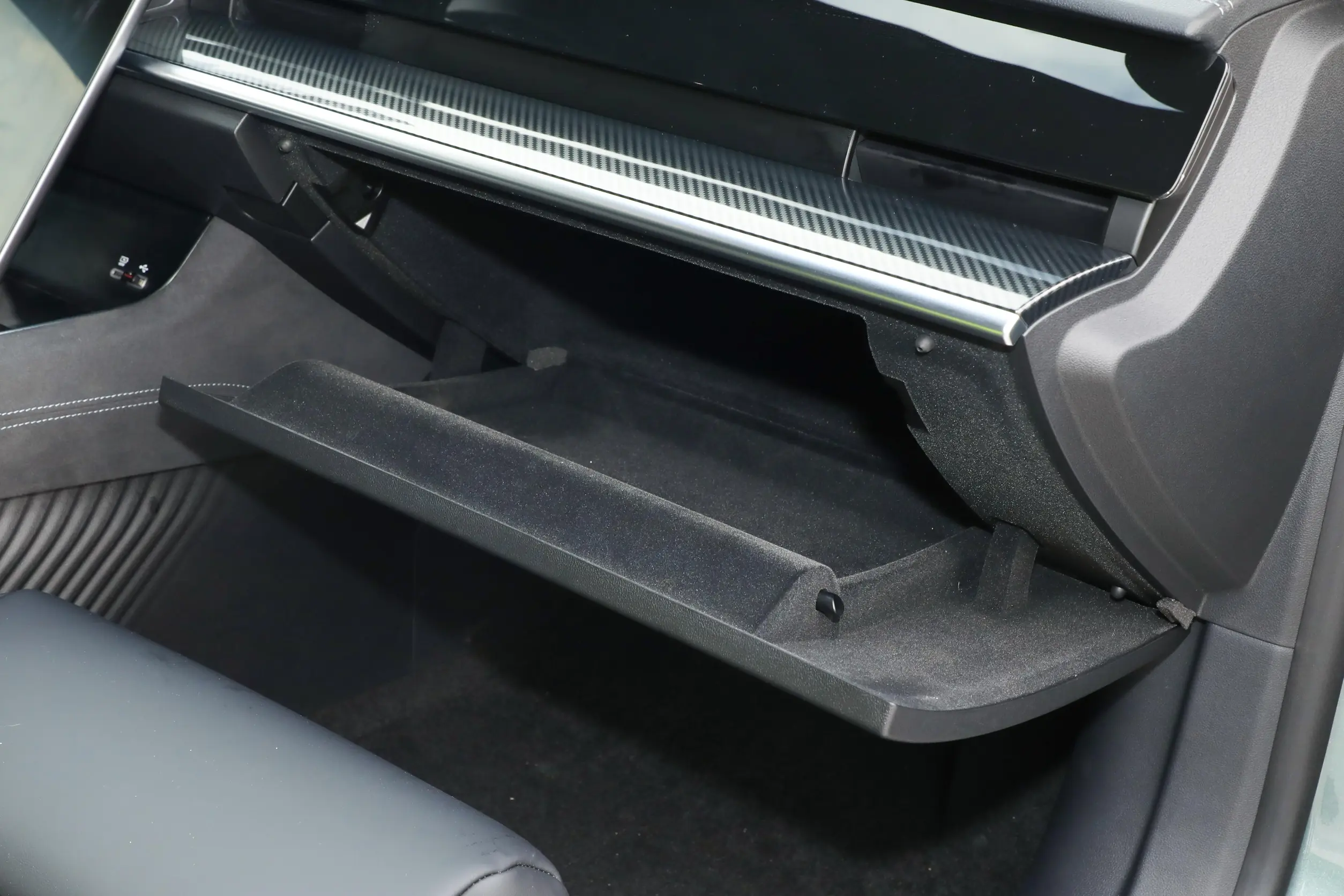 NETA S Shooting Brake 2024 interior-4