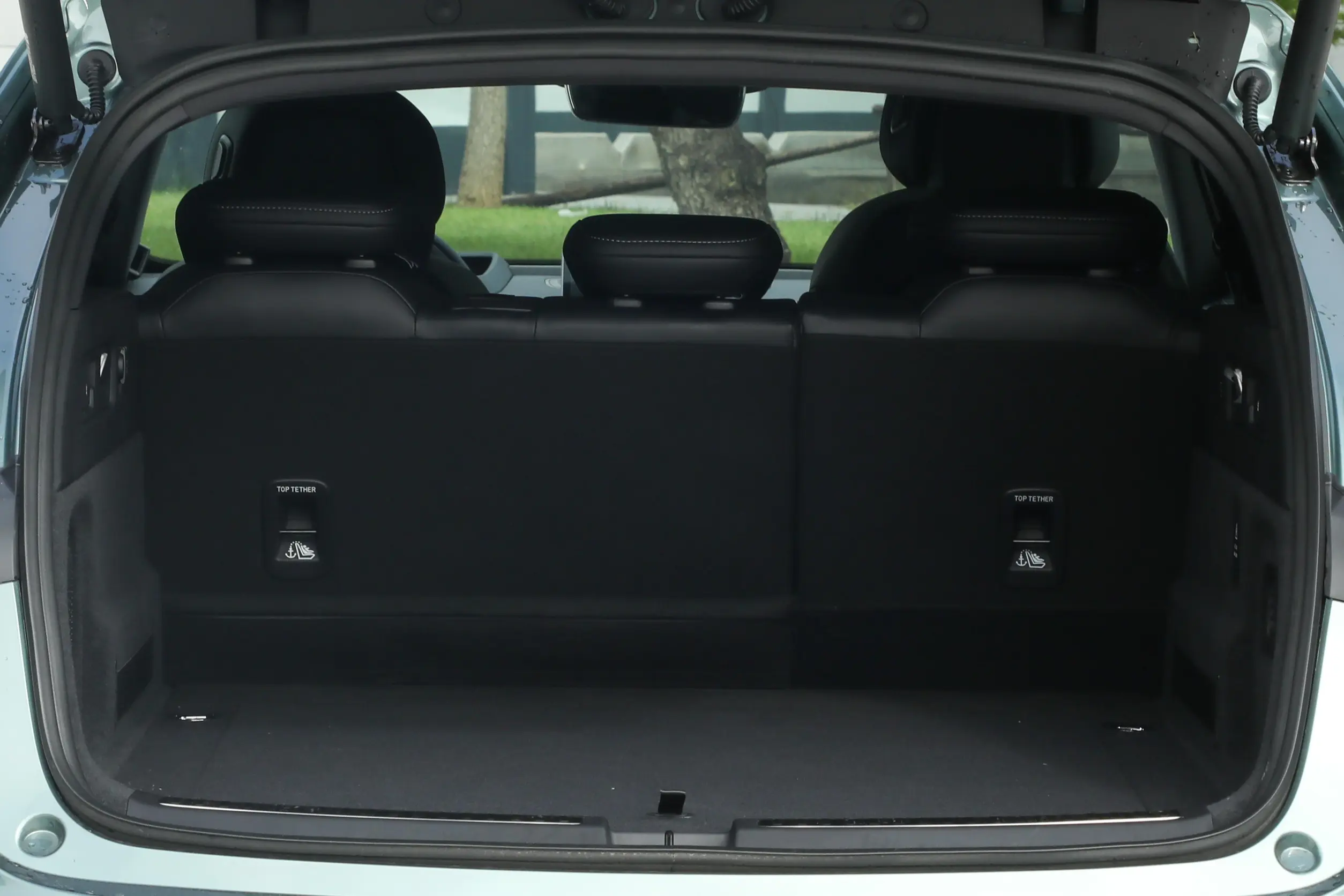 NETA S Shooting Brake 2024 space-4