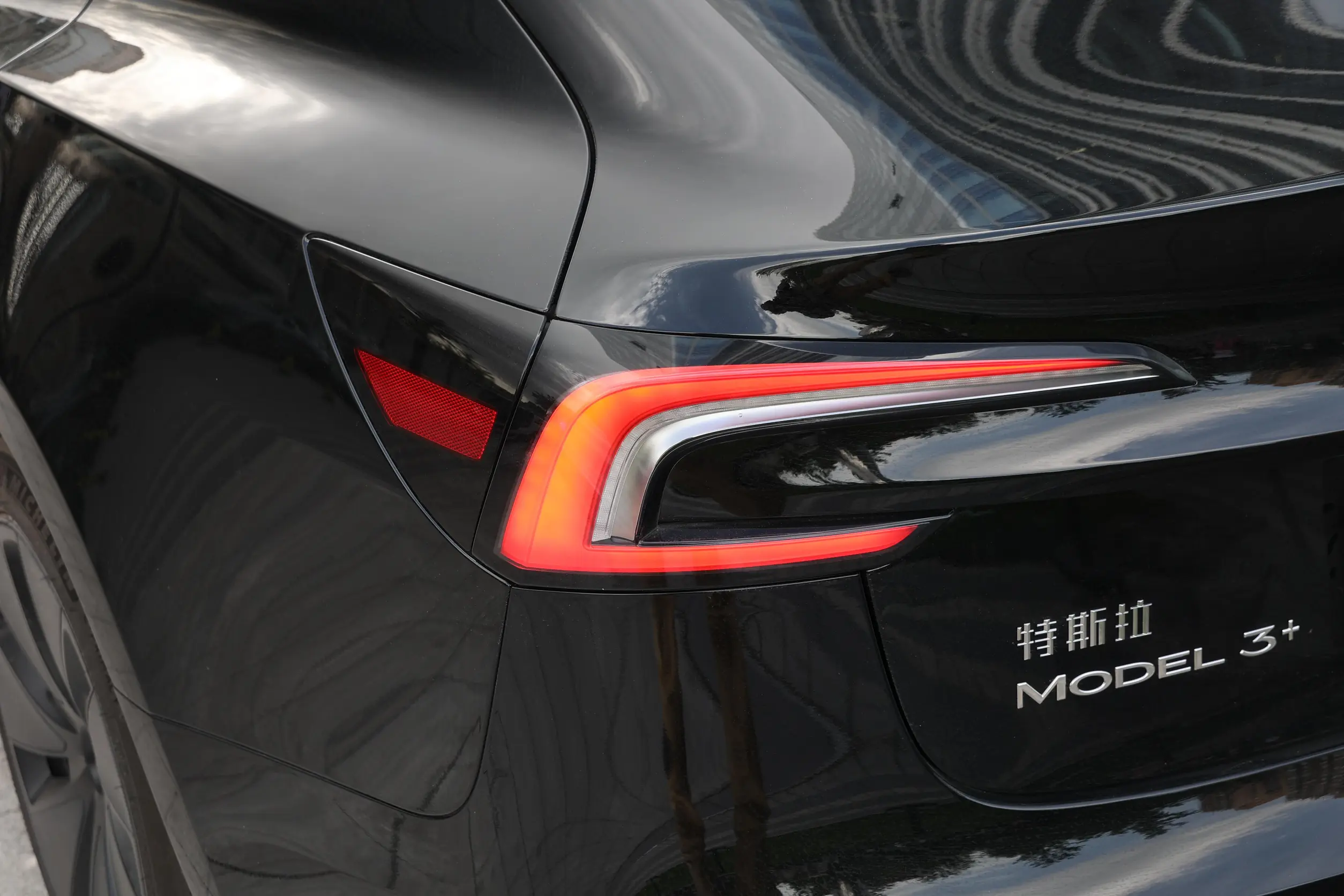 Tesla Model 3 picture (13)