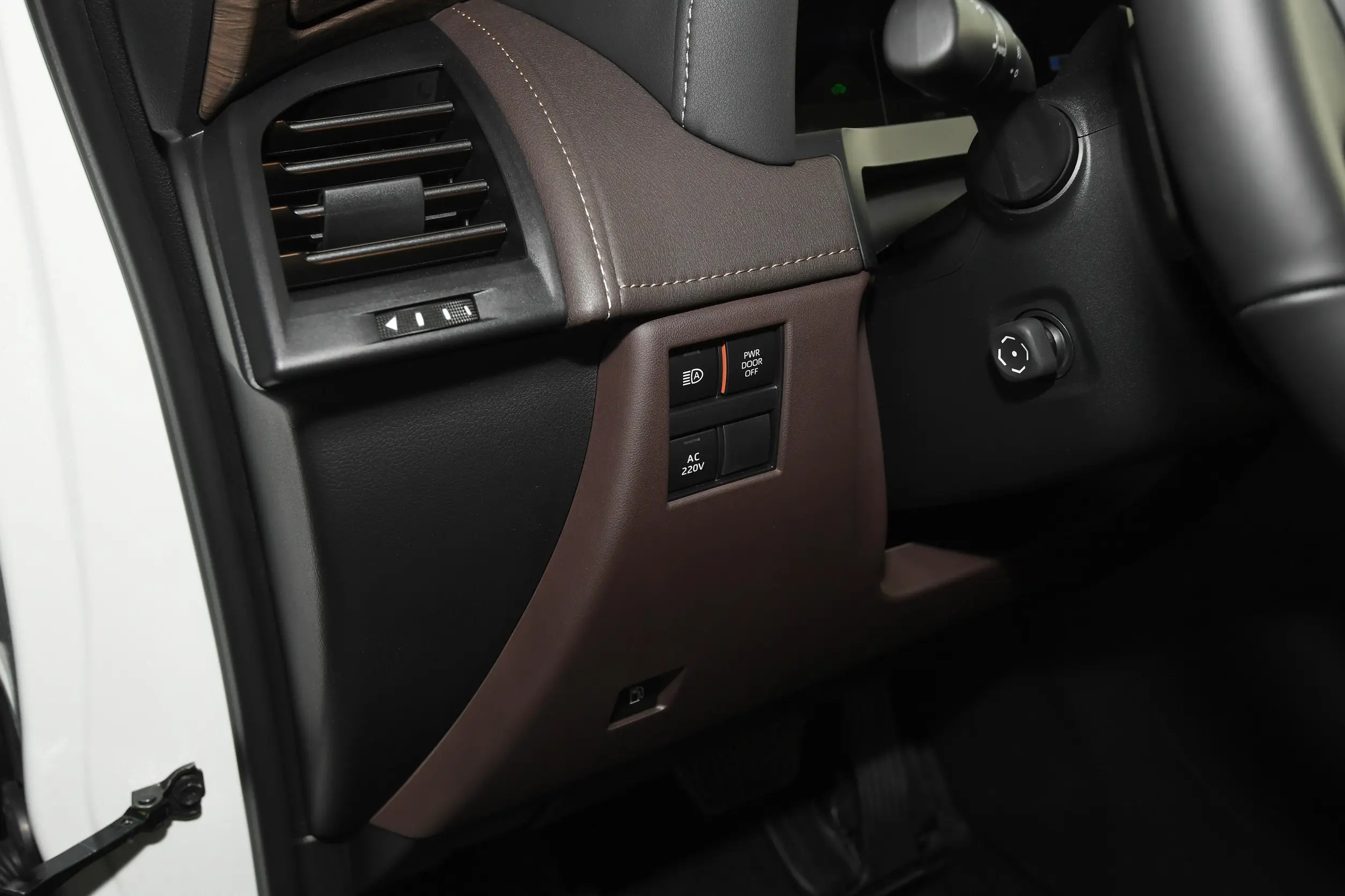 Toyota Alphard picture (13)