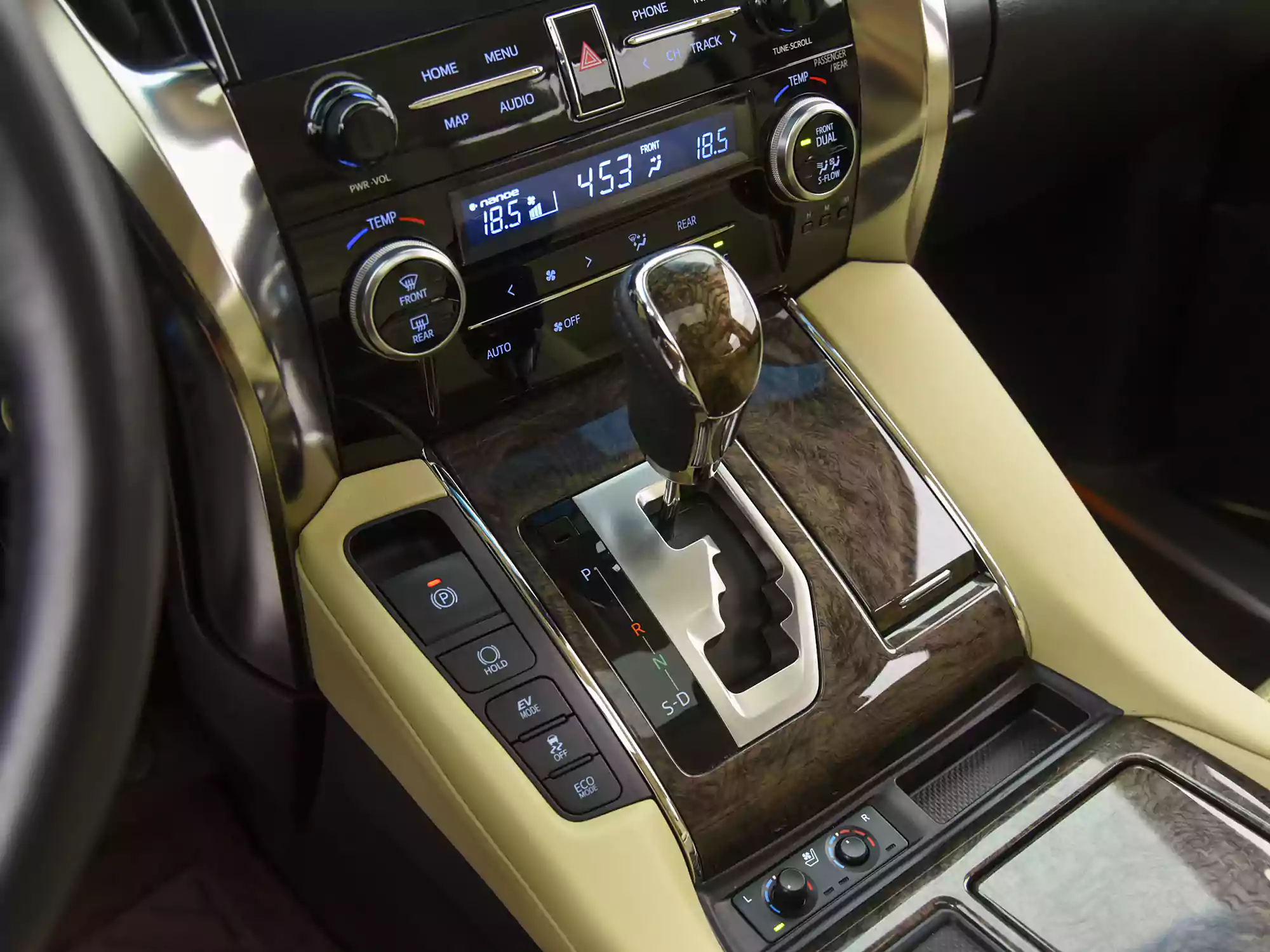 Used Toyota Alphard 2022 (15)